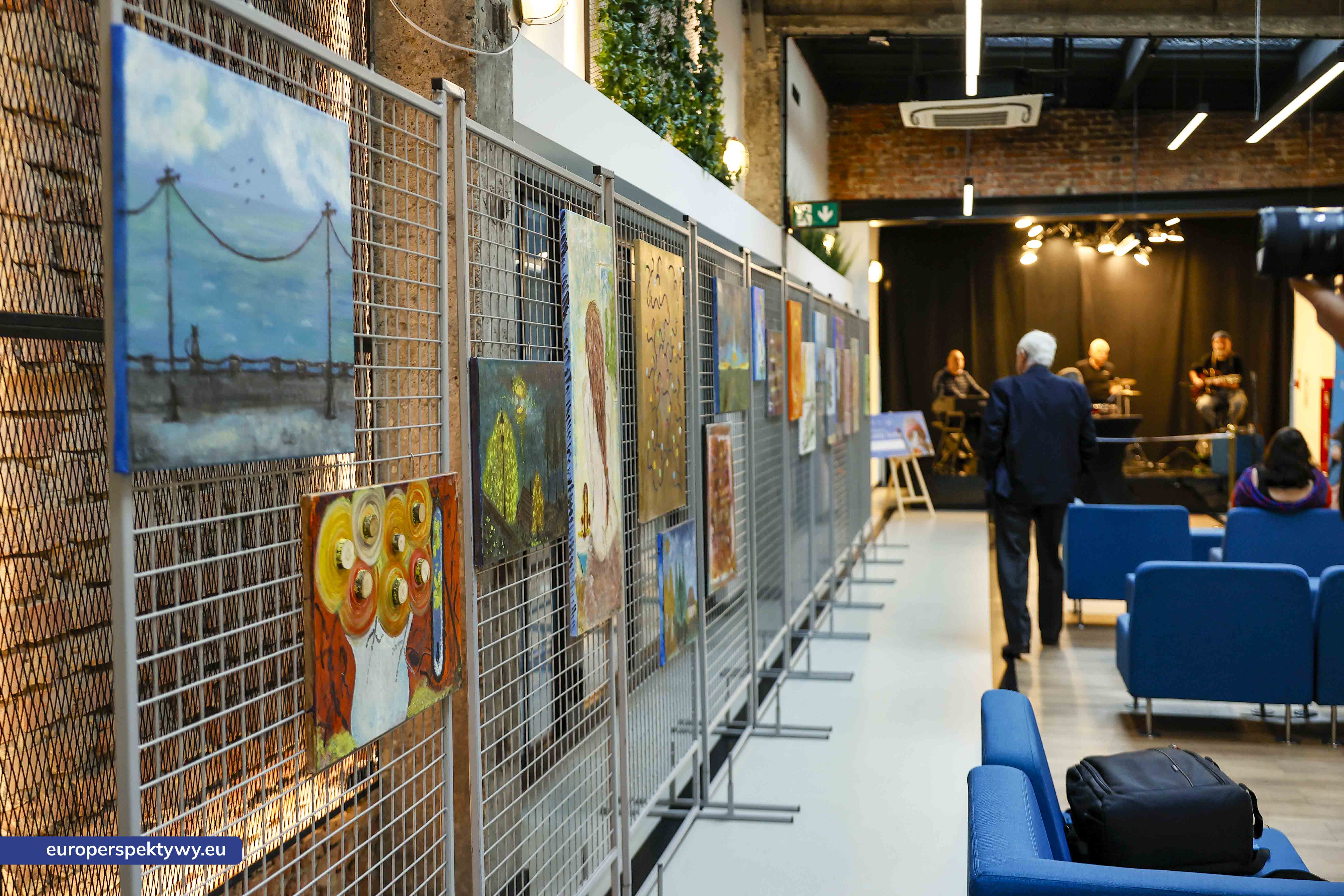 Europerspektywy Aukcja charytatywna „Wszyscy Mamy Kota” w Euvic – biznes, sztuka i dobro dla gliwickiego schroniska