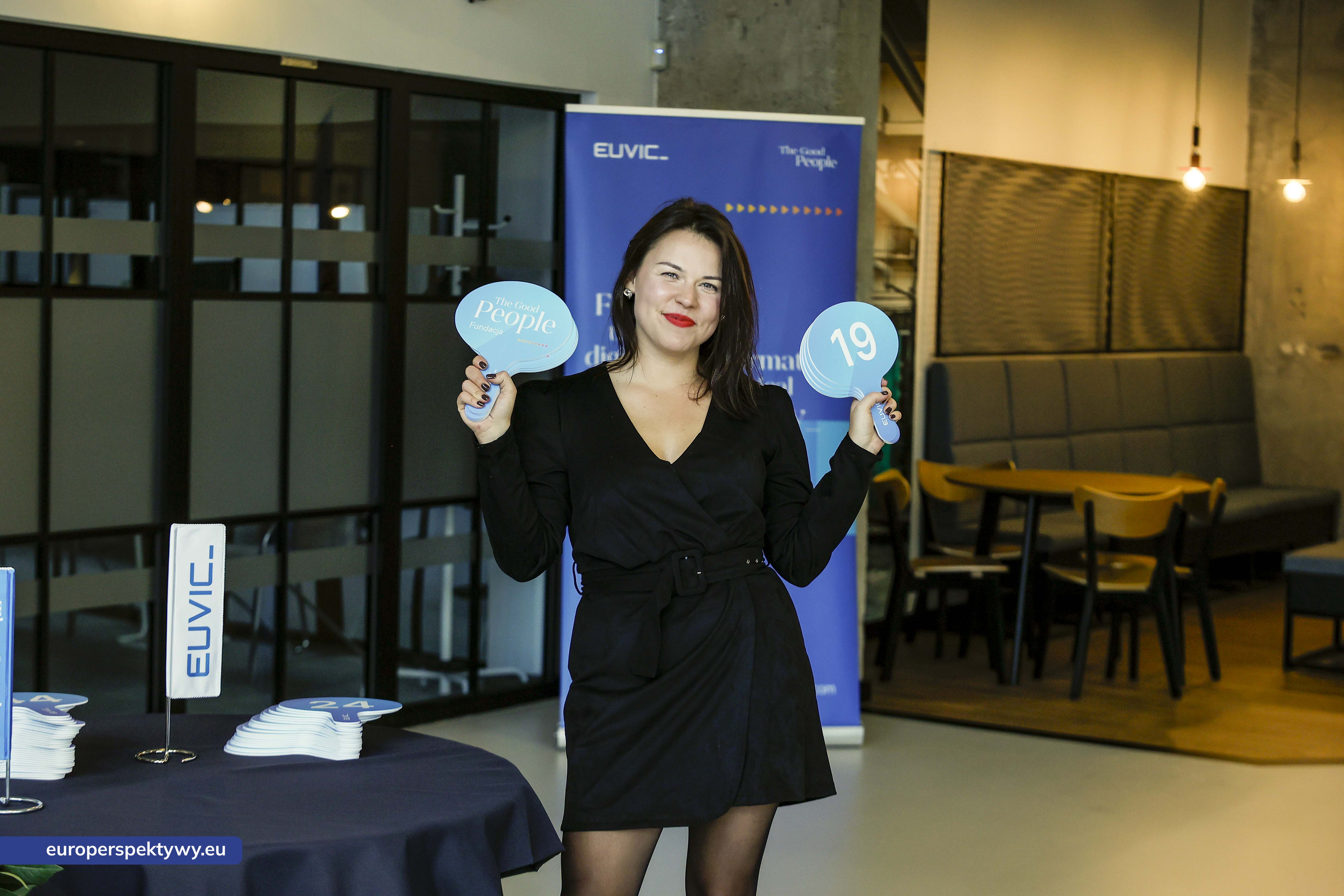 Europerspektywy Aukcja charytatywna „Wszyscy Mamy Kota” w Euvic – biznes, sztuka i dobro dla gliwickiego schroniska