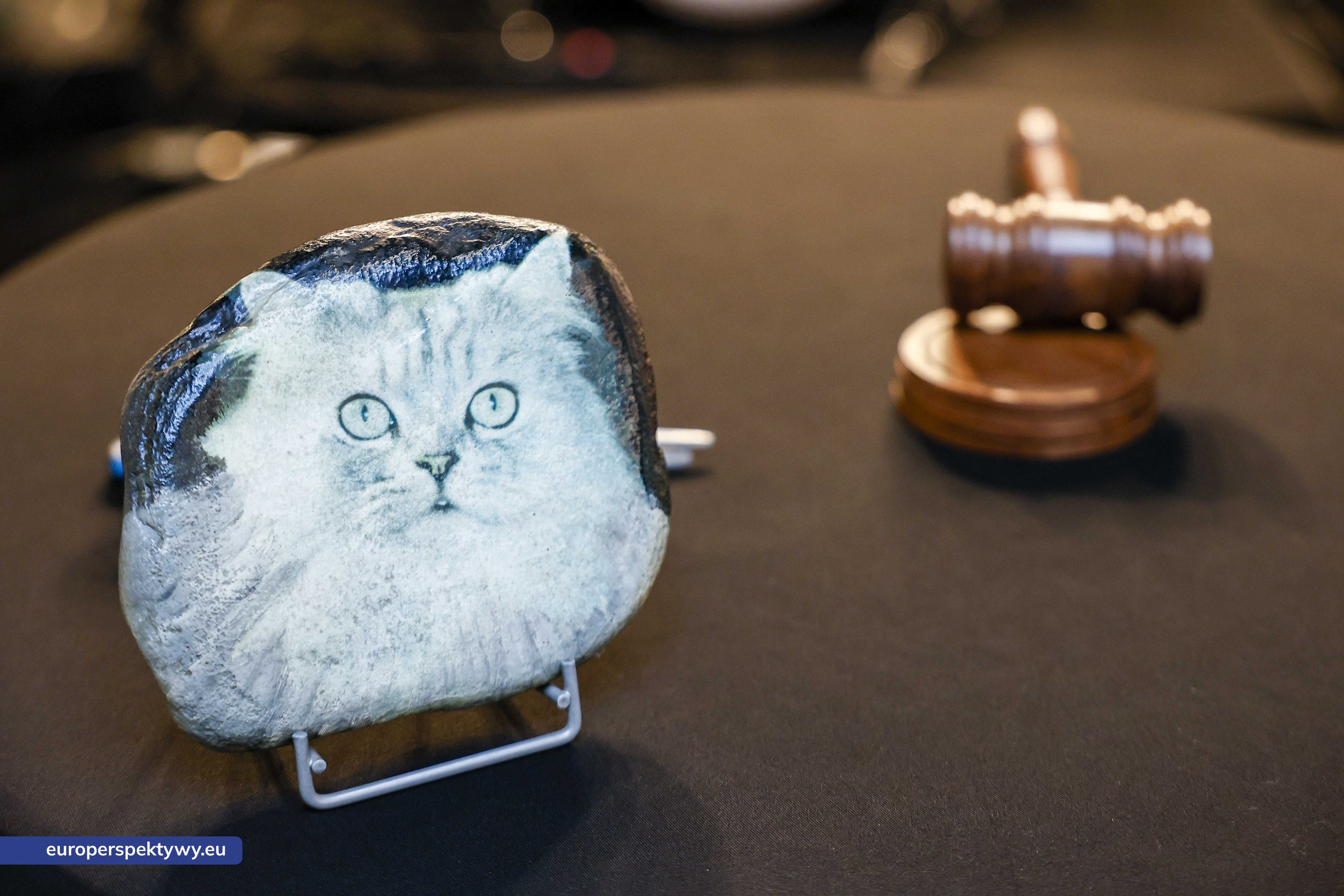 Europerspektywy Aukcja charytatywna „Wszyscy Mamy Kota” w Euvic – biznes, sztuka i dobro dla gliwickiego schroniska