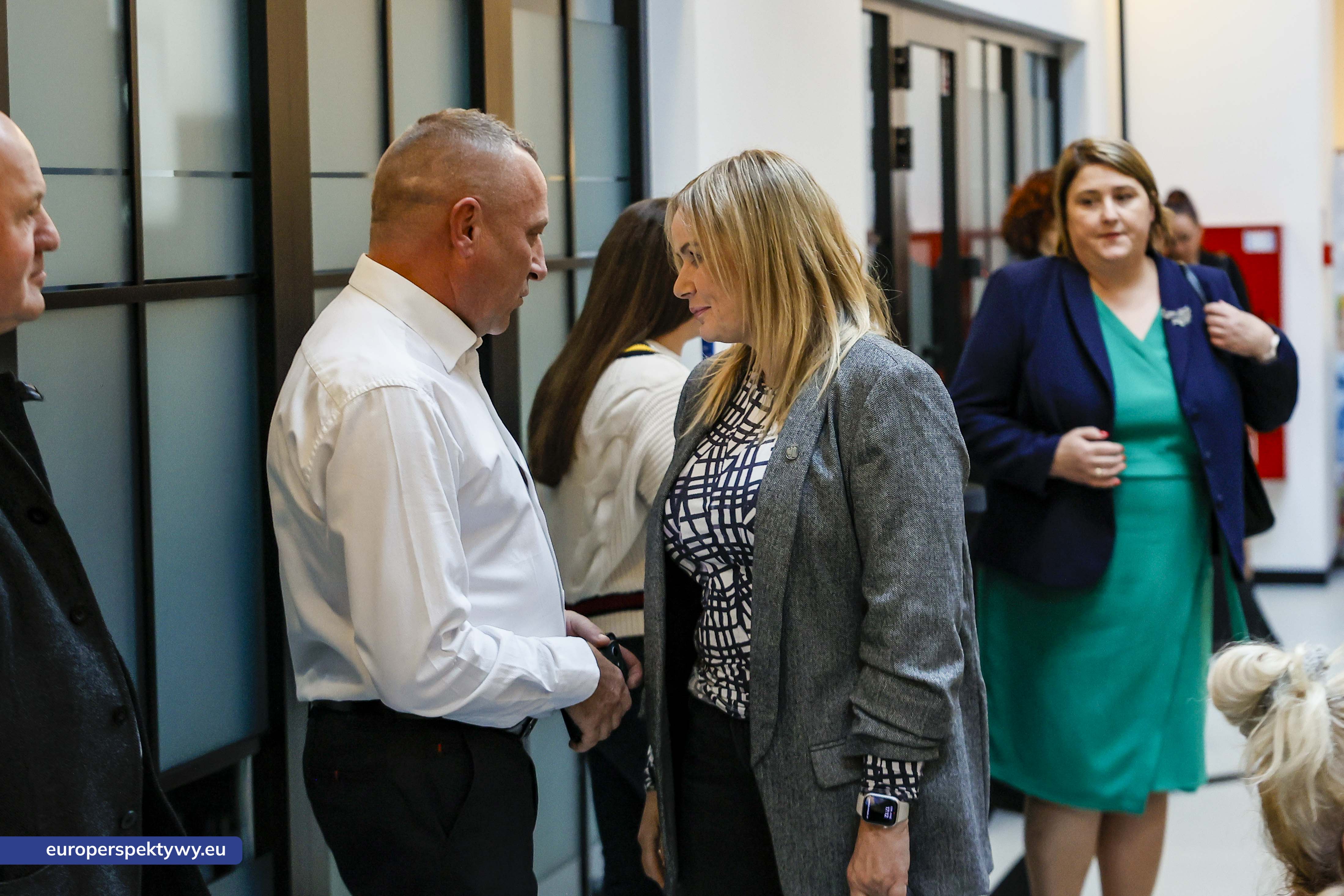 Europerspektywy Aukcja charytatywna „Wszyscy Mamy Kota” w Euvic – biznes, sztuka i dobro dla gliwickiego schroniska