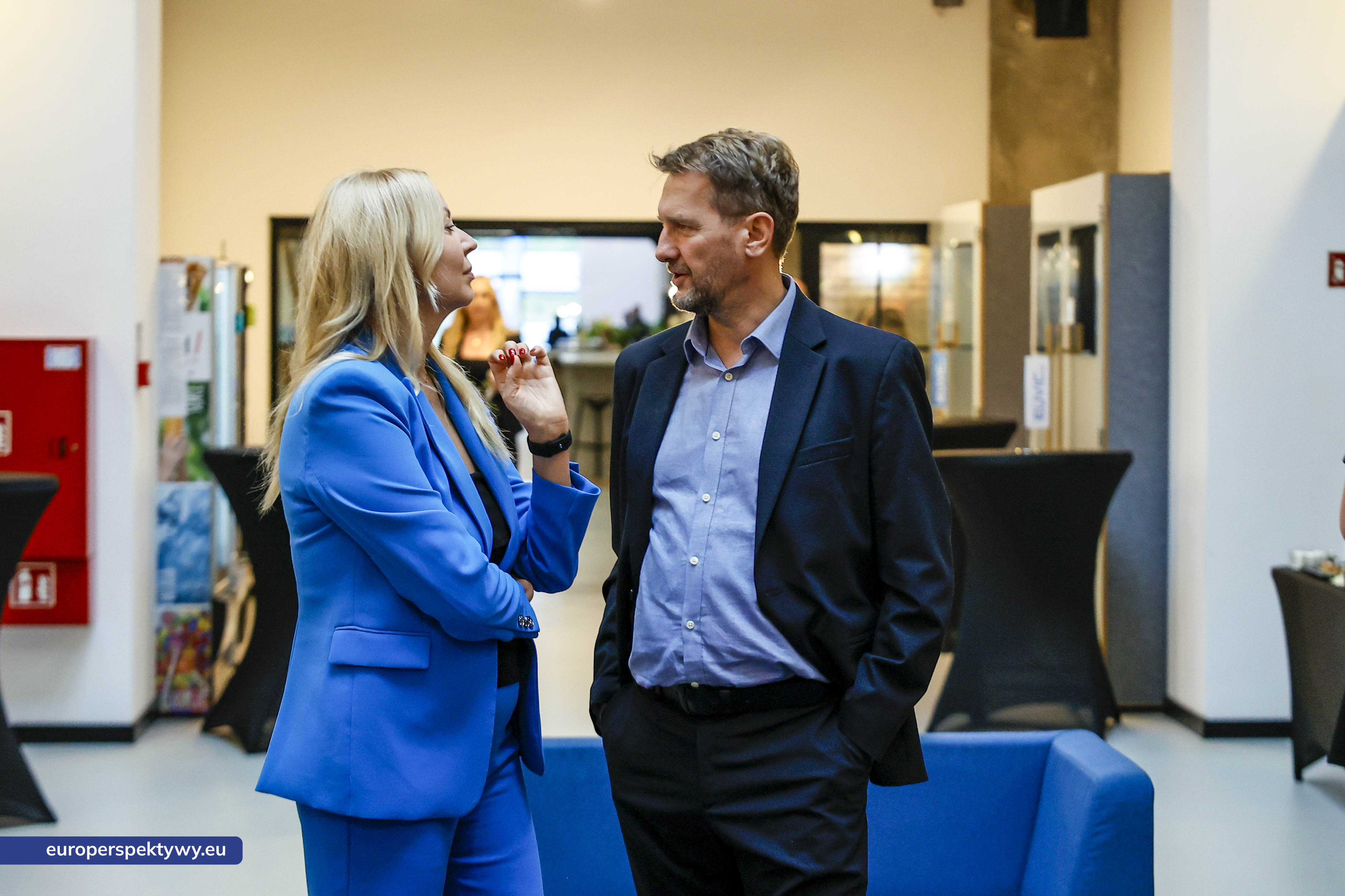 Europerspektywy Aukcja charytatywna „Wszyscy Mamy Kota” w Euvic – biznes, sztuka i dobro dla gliwickiego schroniska