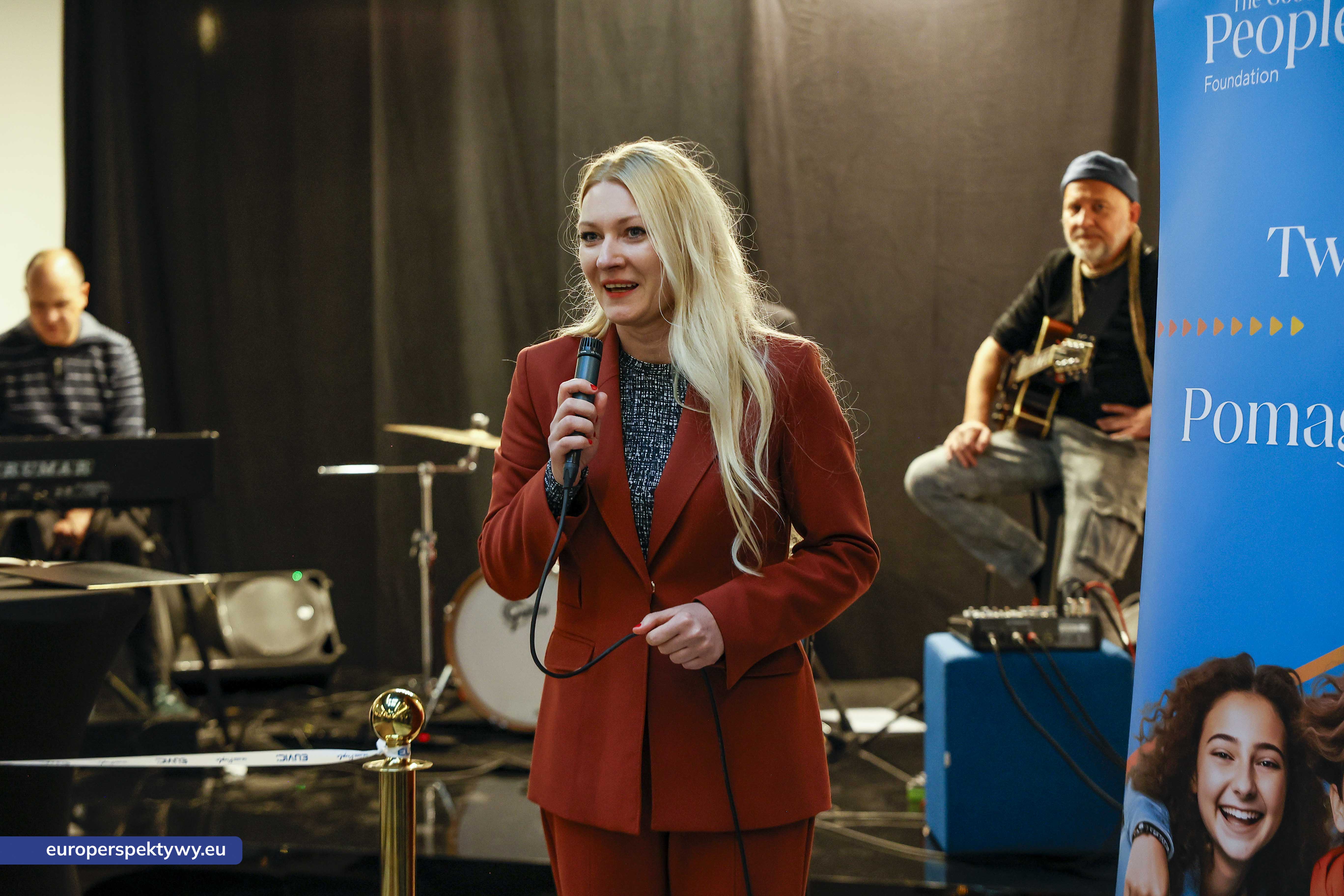 Europerspektywy Aukcja charytatywna „Wszyscy Mamy Kota” w Euvic – biznes, sztuka i dobro dla gliwickiego schroniska