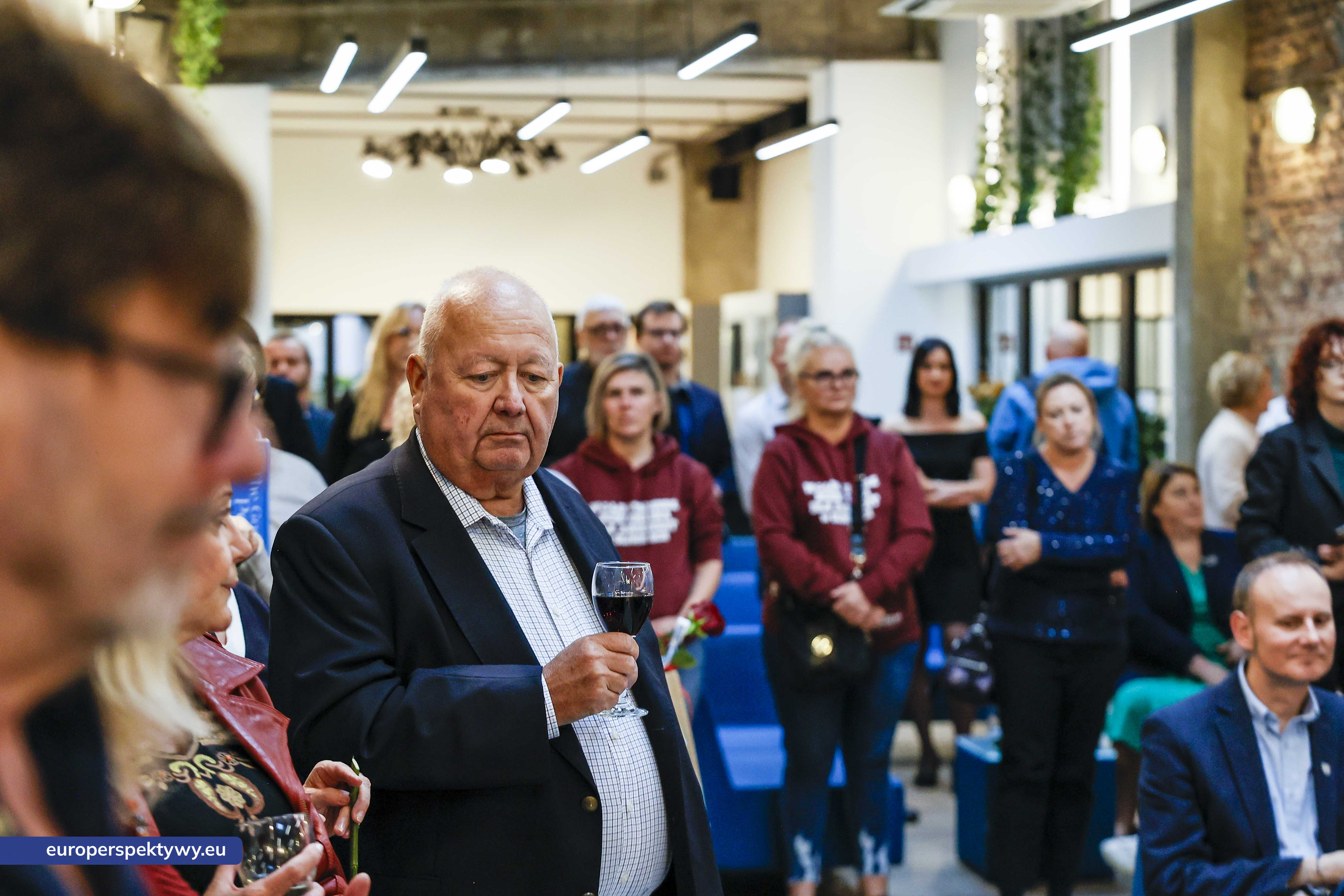 Europerspektywy Aukcja charytatywna „Wszyscy Mamy Kota” w Euvic – biznes, sztuka i dobro dla gliwickiego schroniska