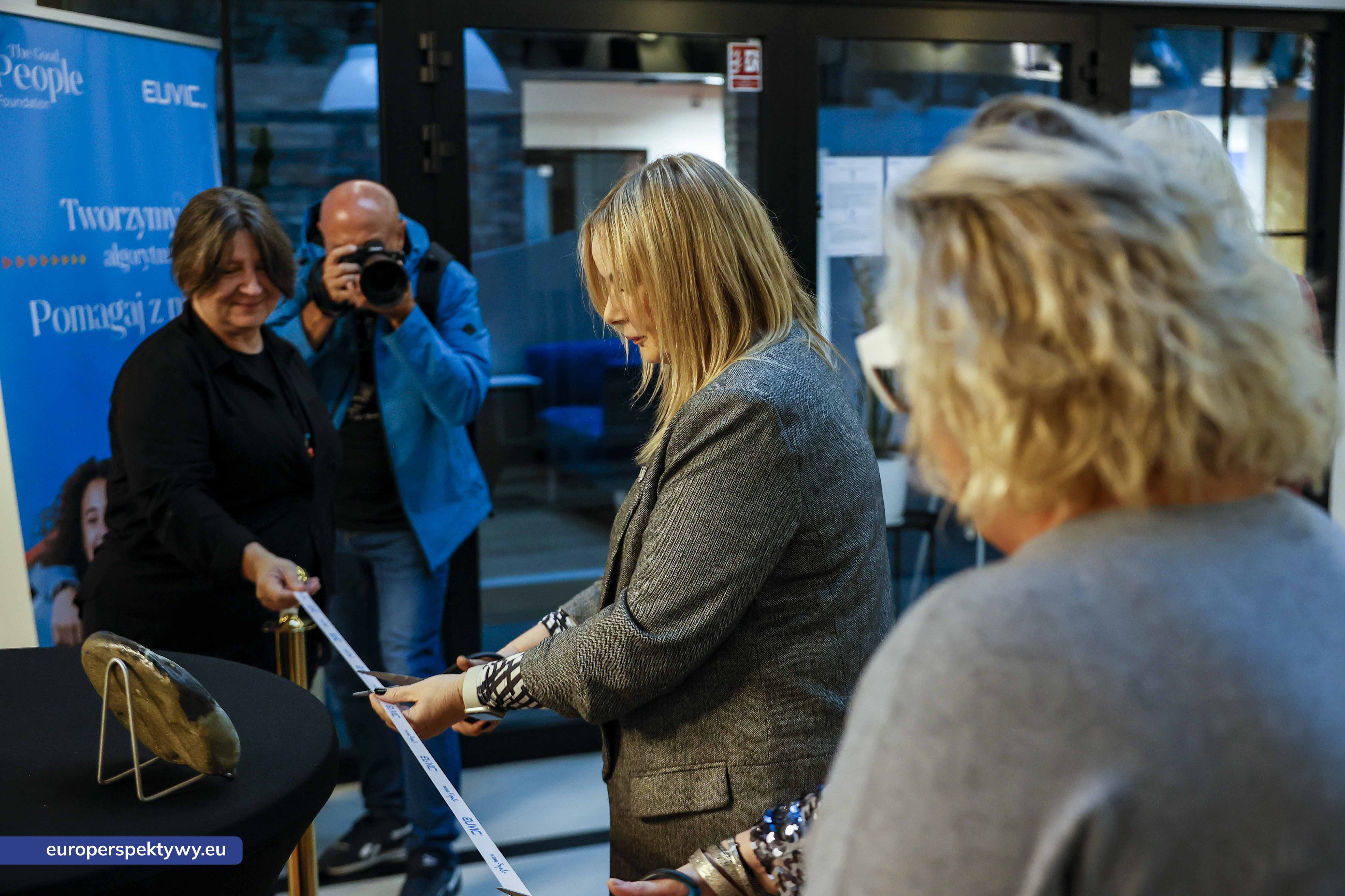 Europerspektywy Aukcja charytatywna „Wszyscy Mamy Kota” w Euvic – biznes, sztuka i dobro dla gliwickiego schroniska