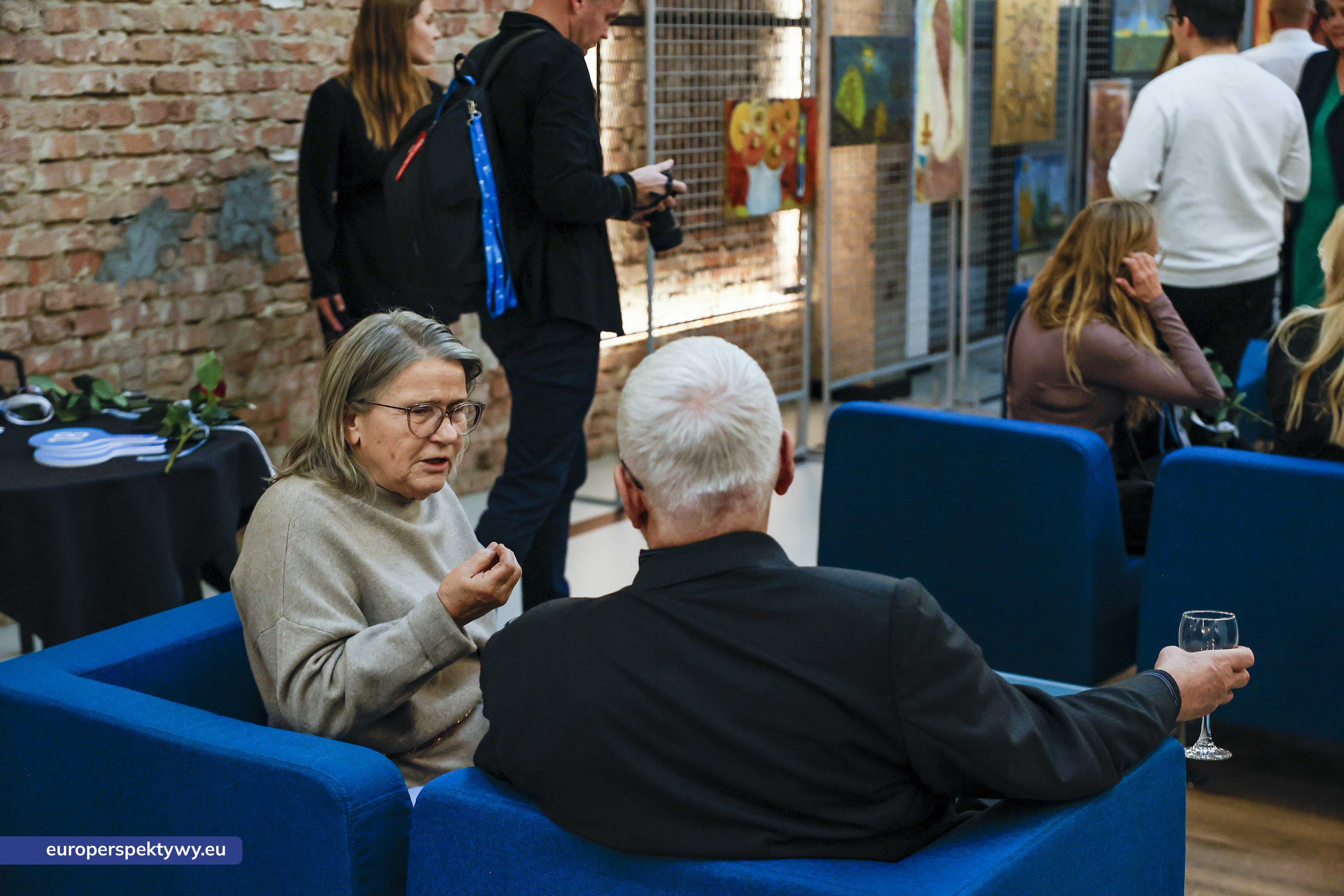 Europerspektywy Aukcja charytatywna „Wszyscy Mamy Kota” w Euvic – biznes, sztuka i dobro dla gliwickiego schroniska