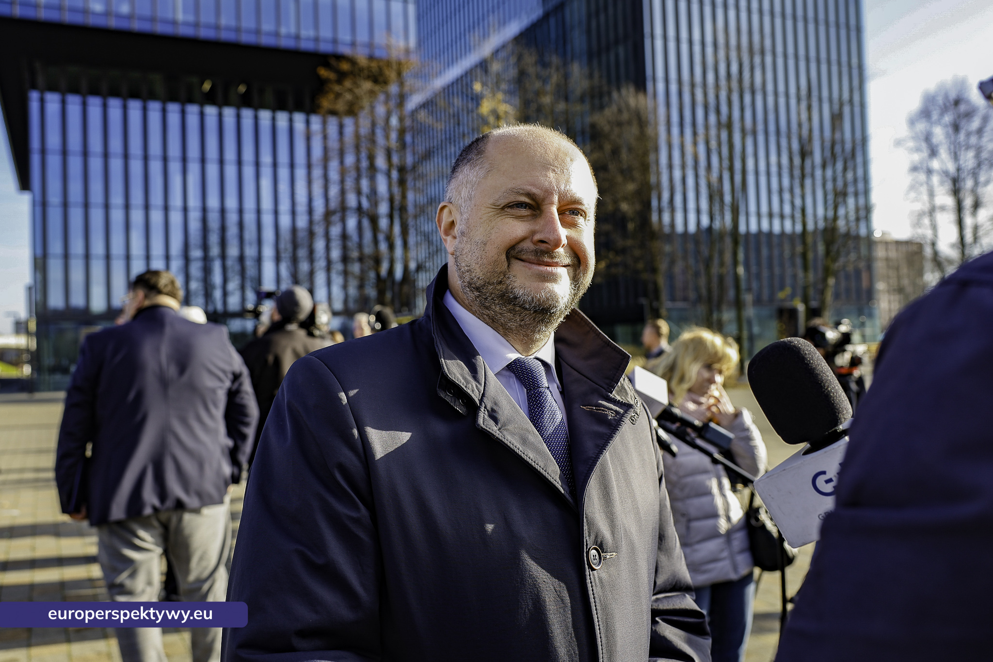 hybrydowe radiowozy dla śląskiej Policji – Europerspektywy-57 Europerspektywy 72 nowe radiowozy dla śląskiej Policji. WFOSiGW wspiera ekologiczną modernizację floty