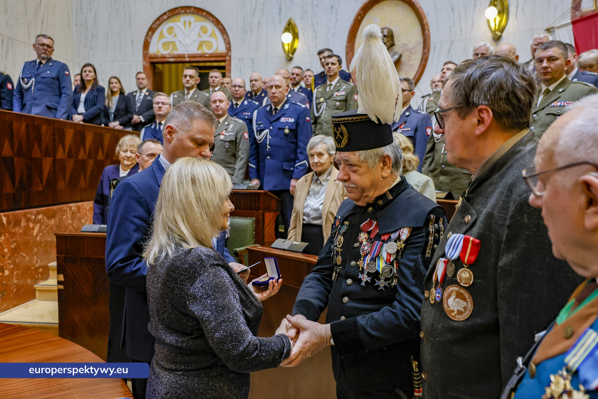 Betlejemskie Światełko Pokoju połączyło służby mundurowe i kombatantów na Śląsku-108 Europerspektywy Betlejemskie Światełko Pokoju połączyło służby mundurowe i kombatantów na Śląsku