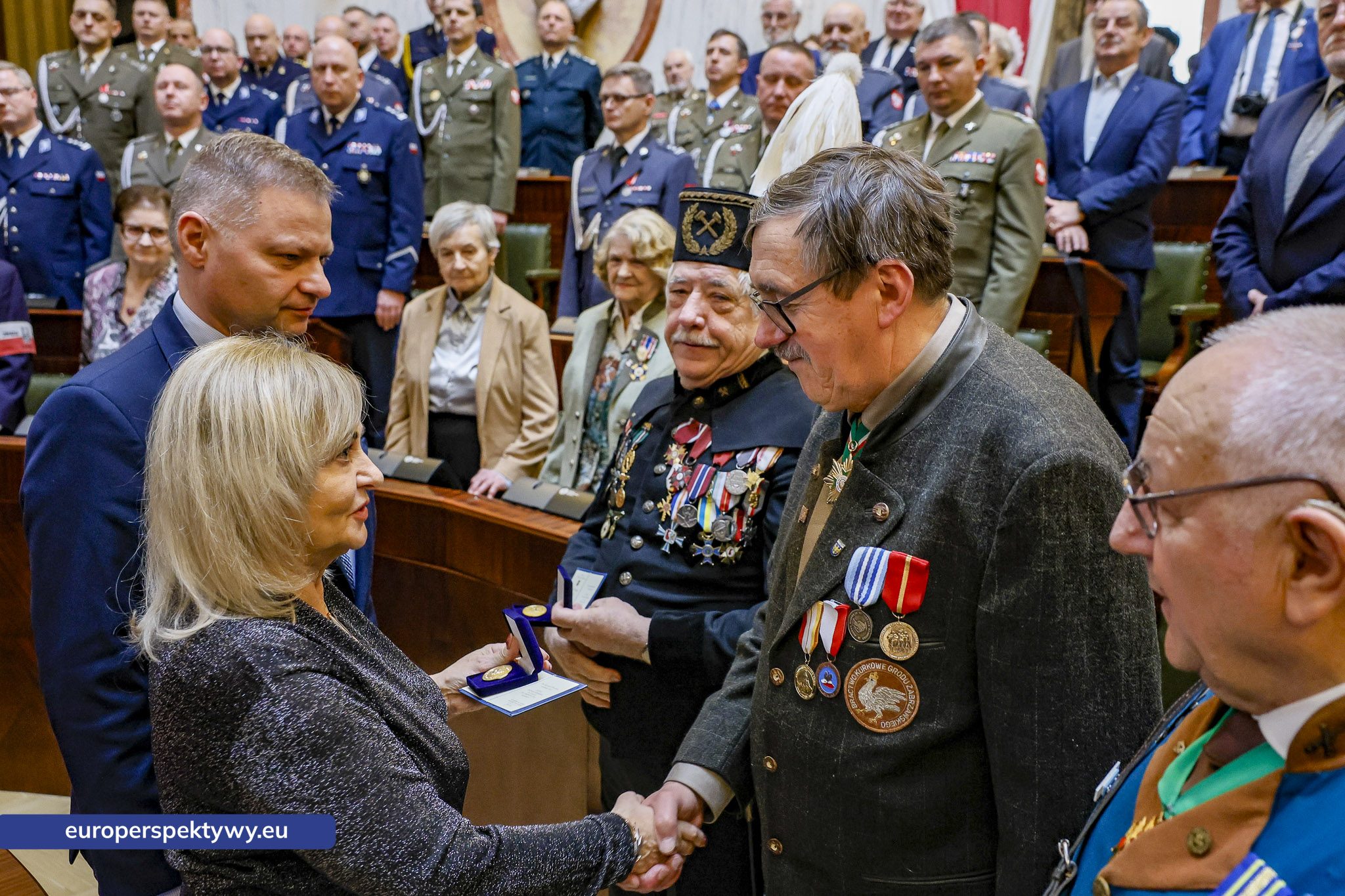 Betlejemskie Światełko Pokoju połączyło służby mundurowe i kombatantów na Śląsku-110 Europerspektywy Betlejemskie Światełko Pokoju połączyło służby mundurowe i kombatantów na Śląsku