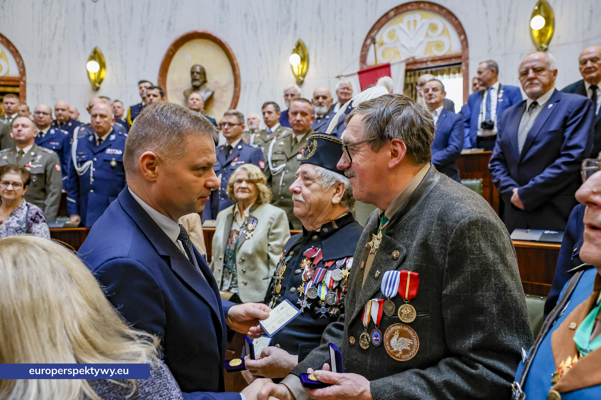 Betlejemskie Światełko Pokoju połączyło służby mundurowe i kombatantów na Śląsku-112 Europerspektywy Betlejemskie Światełko Pokoju połączyło służby mundurowe i kombatantów na Śląsku