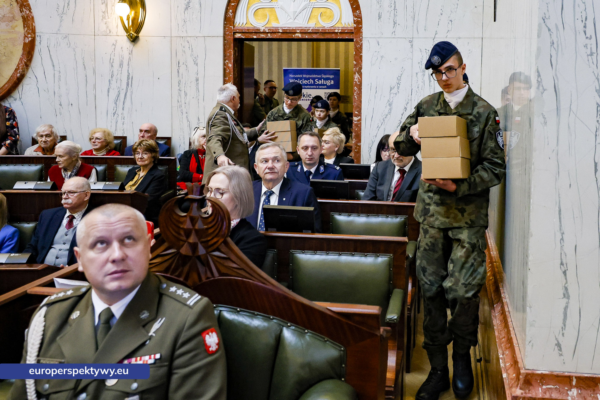 Betlejemskie Światełko Pokoju połączyło służby mundurowe i kombatantów na Śląsku-122 Europerspektywy Betlejemskie Światełko Pokoju połączyło służby mundurowe i kombatantów na Śląsku