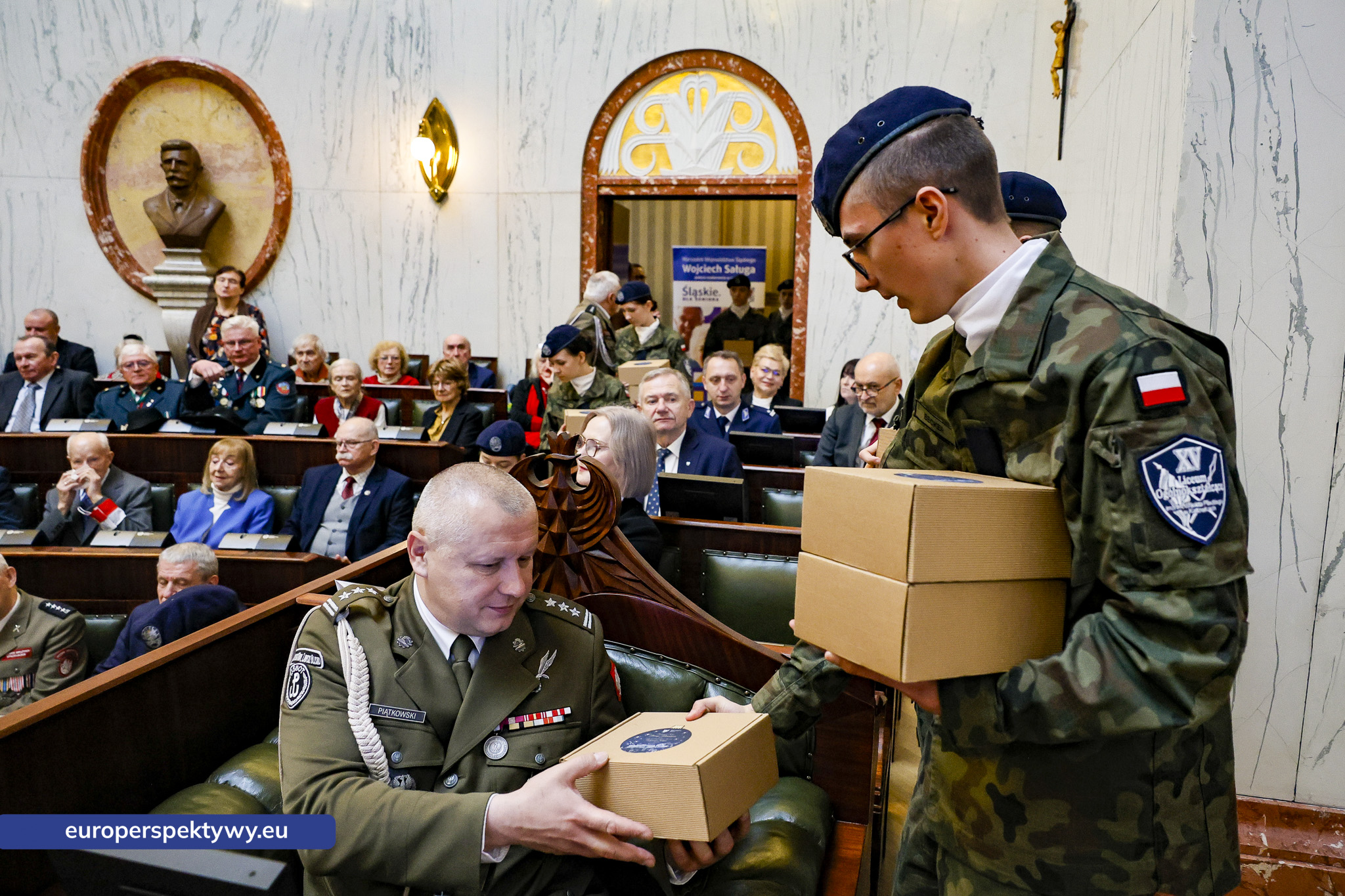 Betlejemskie Światełko Pokoju połączyło służby mundurowe i kombatantów na Śląsku-123 Europerspektywy Betlejemskie Światełko Pokoju połączyło służby mundurowe i kombatantów na Śląsku