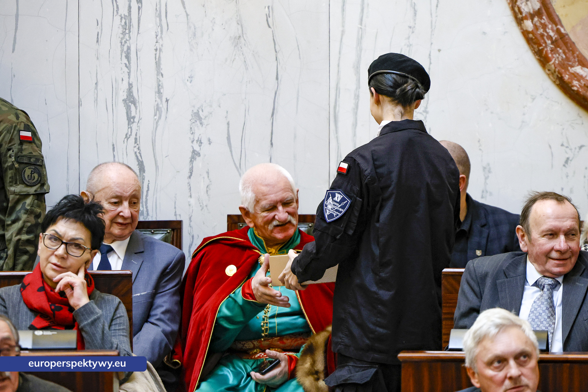 Betlejemskie Światełko Pokoju połączyło służby mundurowe i kombatantów na Śląsku-128 Europerspektywy Betlejemskie Światełko Pokoju połączyło służby mundurowe i kombatantów na Śląsku