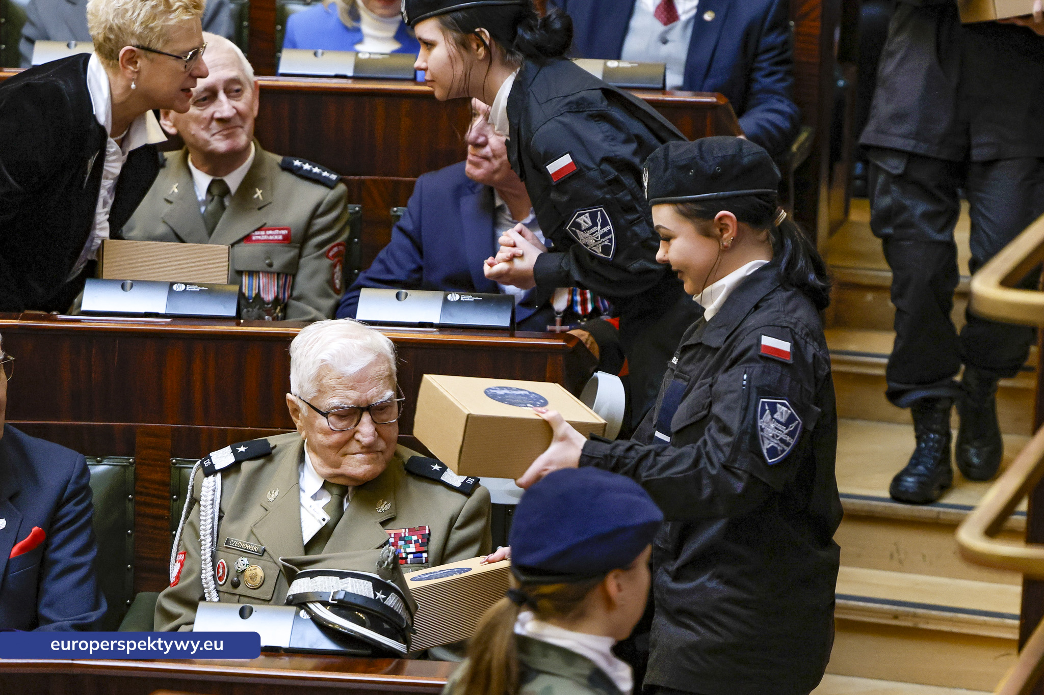 Betlejemskie Światełko Pokoju połączyło służby mundurowe i kombatantów na Śląsku-129 Europerspektywy Betlejemskie Światełko Pokoju połączyło służby mundurowe i kombatantów na Śląsku