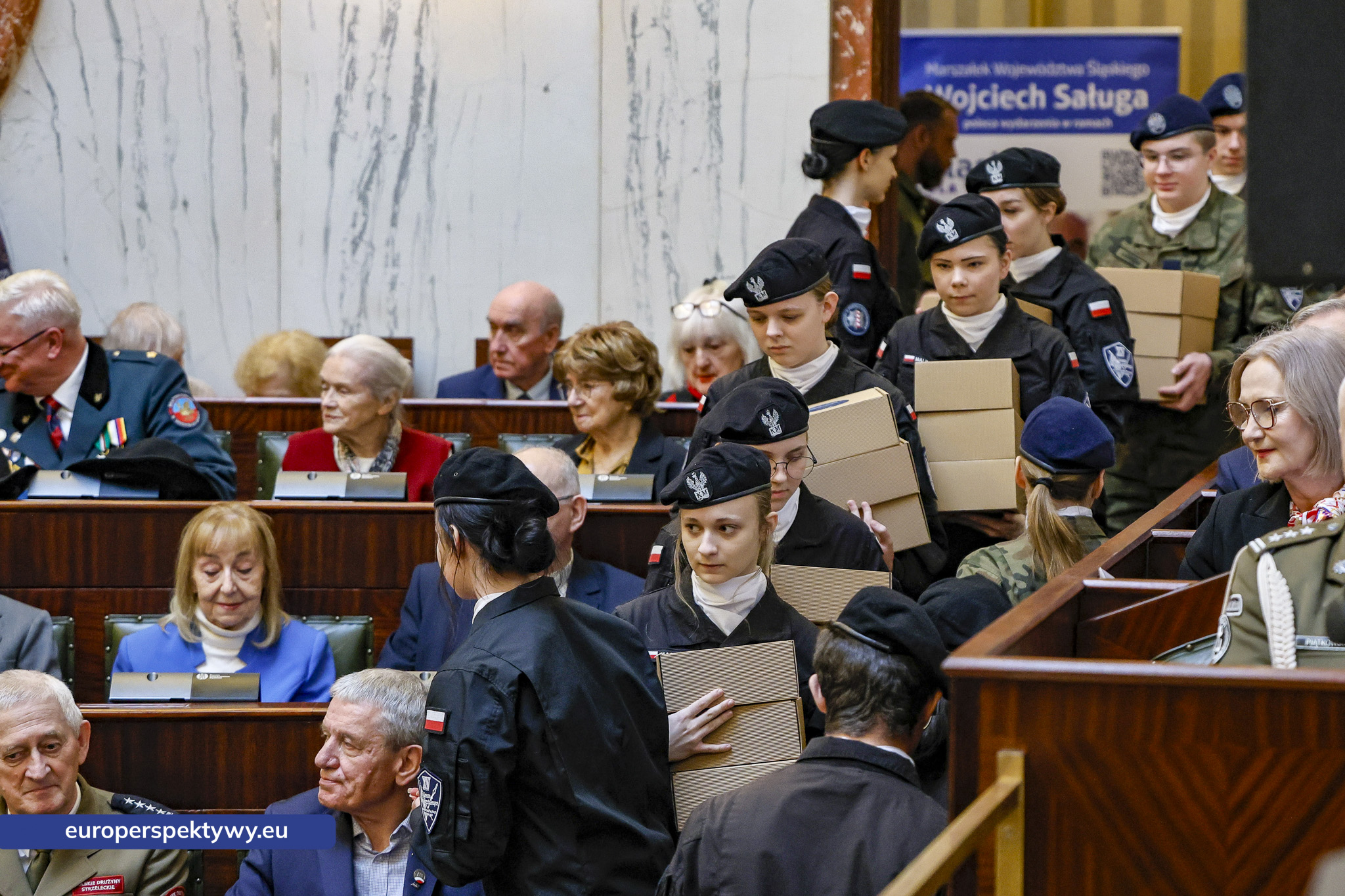 Betlejemskie Światełko Pokoju połączyło służby mundurowe i kombatantów na Śląsku-130 Europerspektywy Betlejemskie Światełko Pokoju połączyło służby mundurowe i kombatantów na Śląsku