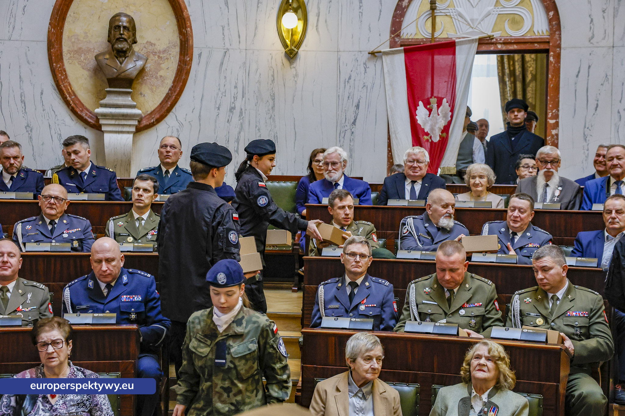 Betlejemskie Światełko Pokoju połączyło służby mundurowe i kombatantów na Śląsku-136 Europerspektywy Betlejemskie Światełko Pokoju połączyło służby mundurowe i kombatantów na Śląsku