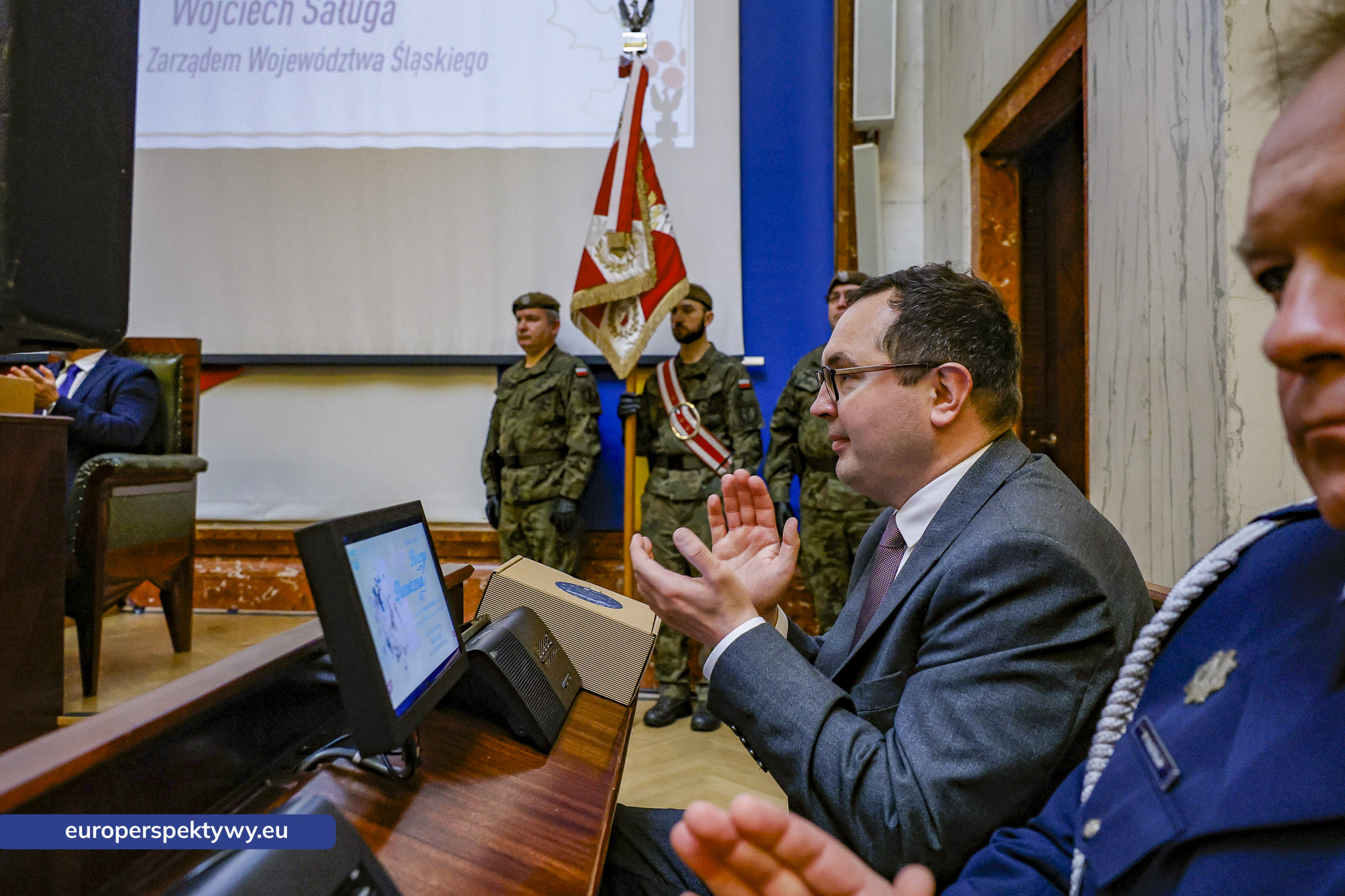 Betlejemskie Światełko Pokoju połączyło służby mundurowe i kombatantów na Śląsku-140 Europerspektywy Betlejemskie Światełko Pokoju połączyło służby mundurowe i kombatantów na Śląsku