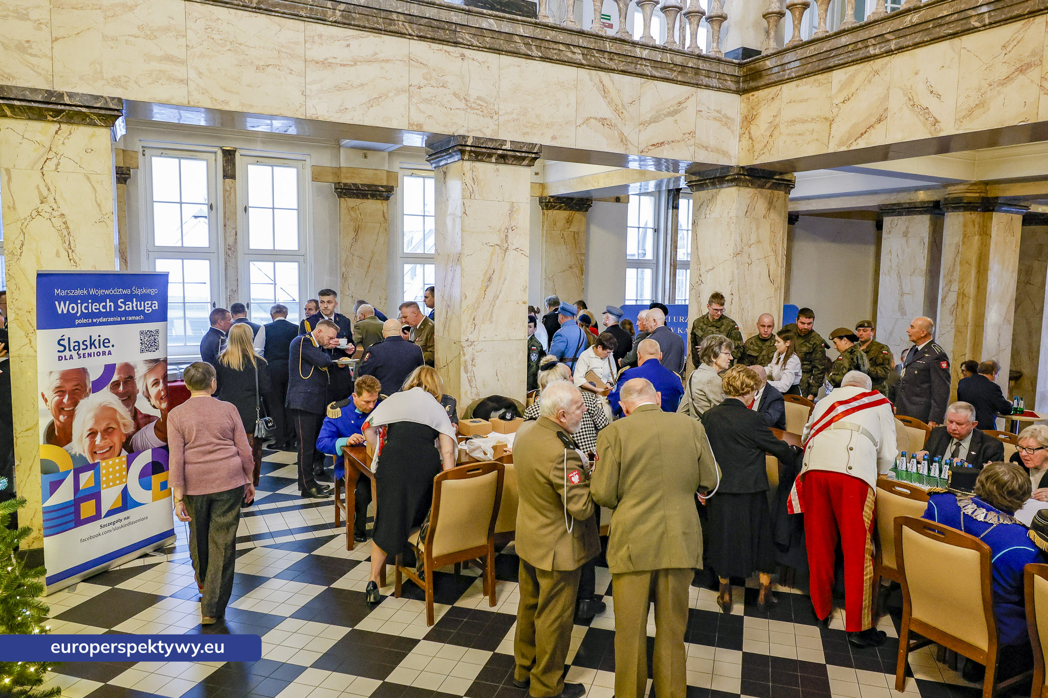 Betlejemskie Światełko Pokoju połączyło służby mundurowe i kombatantów na Śląsku-168 Europerspektywy Betlejemskie Światełko Pokoju połączyło służby mundurowe i kombatantów na Śląsku