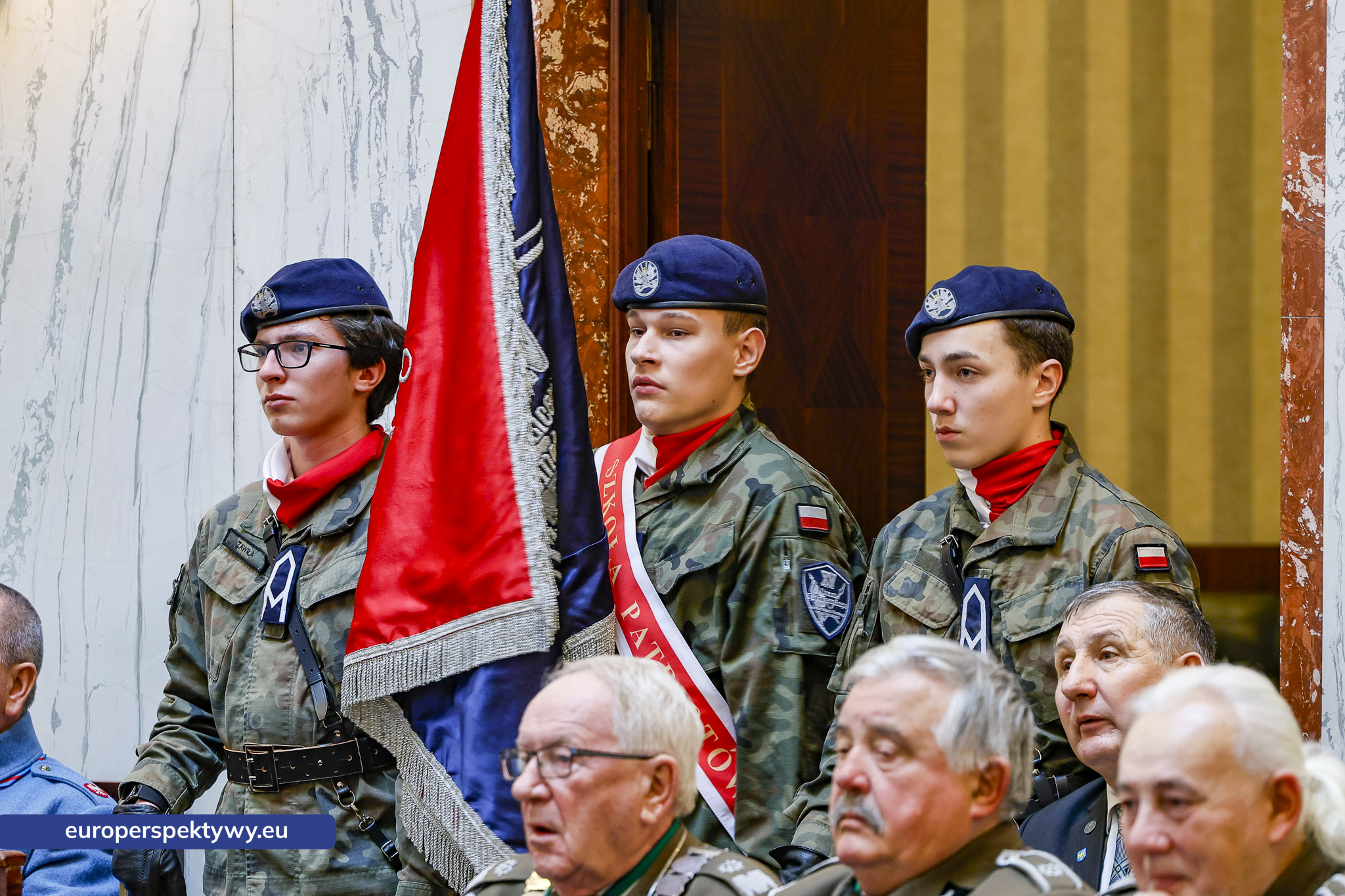 Betlejemskie Światełko Pokoju połączyło służby mundurowe i kombatantów na Śląsku-26 Europerspektywy Betlejemskie Światełko Pokoju połączyło służby mundurowe i kombatantów na Śląsku