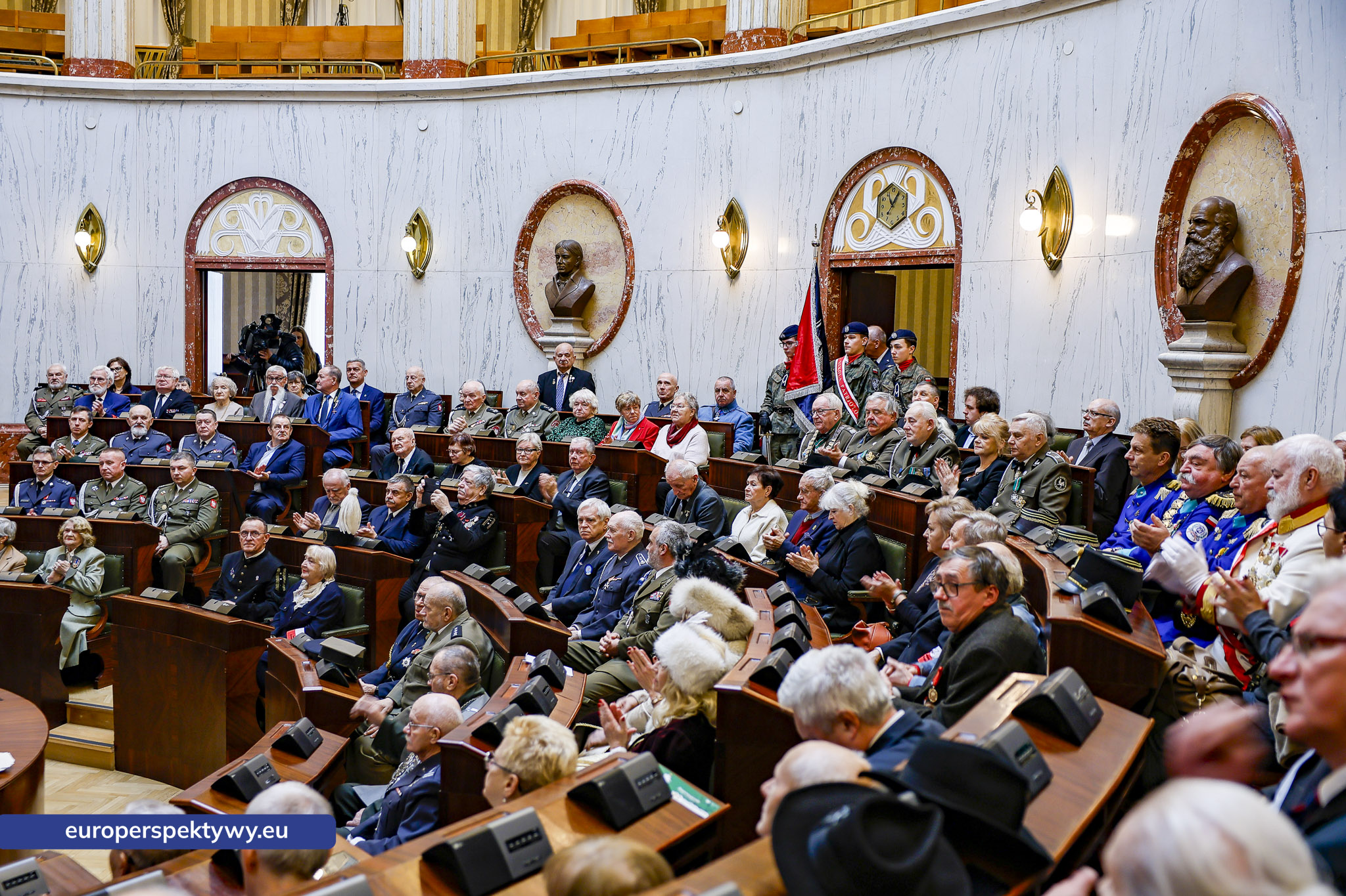 Betlejemskie Światełko Pokoju połączyło służby mundurowe i kombatantów na Śląsku-4 Europerspektywy Betlejemskie Światełko Pokoju połączyło służby mundurowe i kombatantów na Śląsku