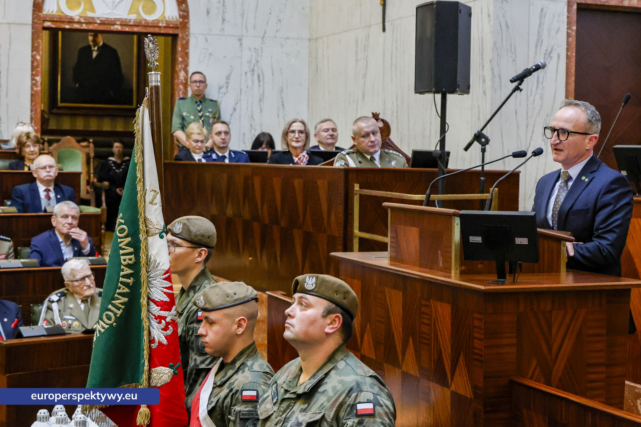 Betlejemskie Światełko Pokoju połączyło służby mundurowe i kombatantów na Śląsku-74 Europerspektywy Betlejemskie Światełko Pokoju połączyło służby mundurowe i kombatantów na Śląsku