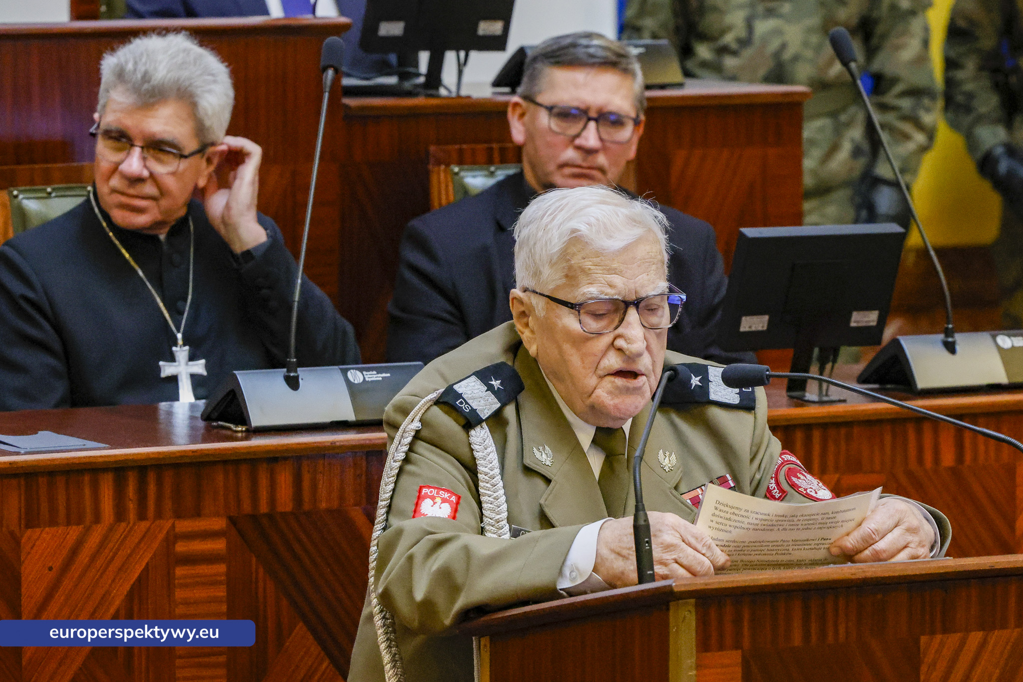 Betlejemskie Światełko Pokoju połączyło służby mundurowe i kombatantów na Śląsku-99 Europerspektywy Betlejemskie Światełko Pokoju połączyło służby mundurowe i kombatantów na Śląsku