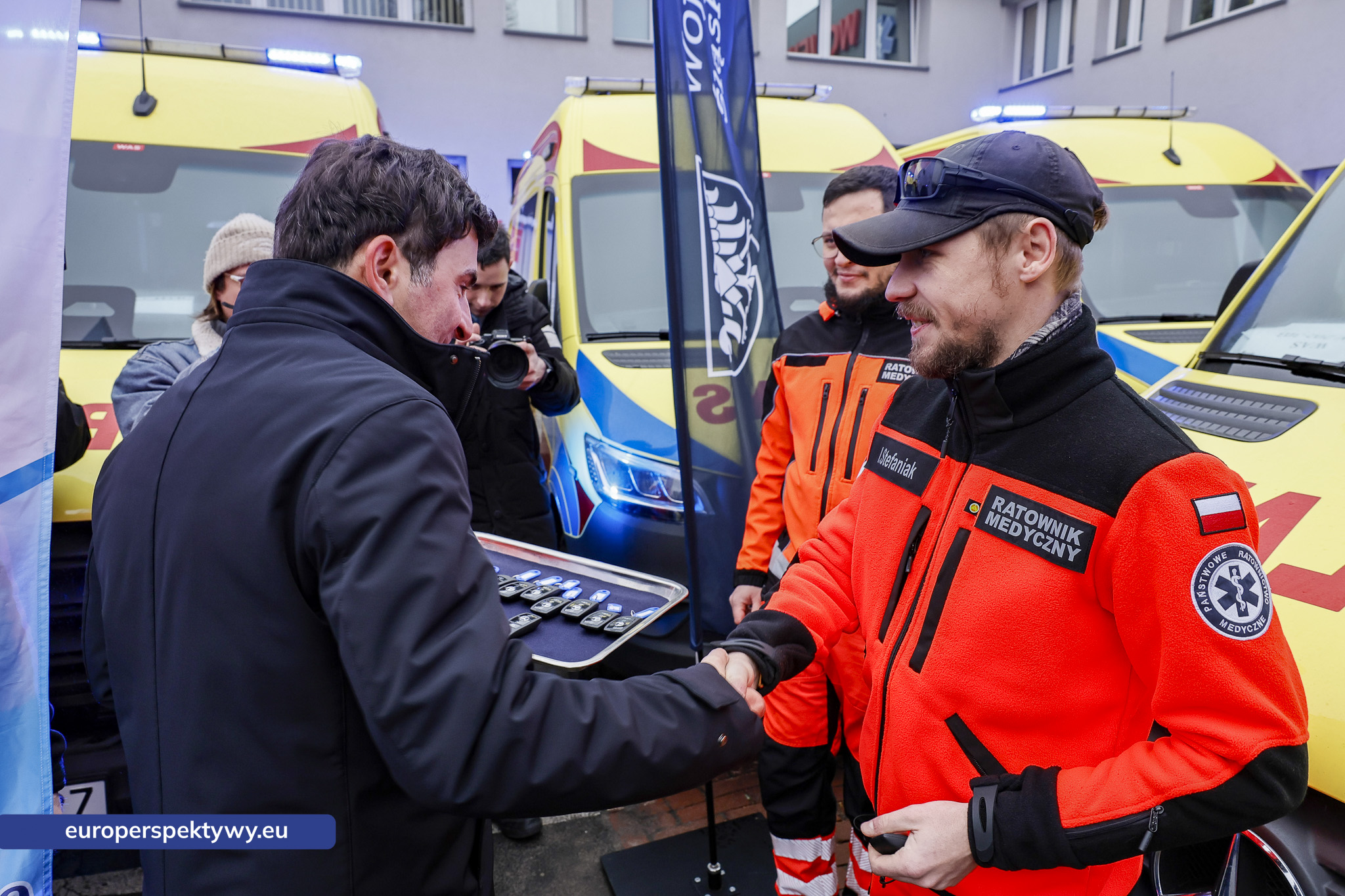 Europerspektywy Nowoczesne karetki dla WPR Katowice – 21 nowych ambulansów zasiliło system ratownictwa w regionie