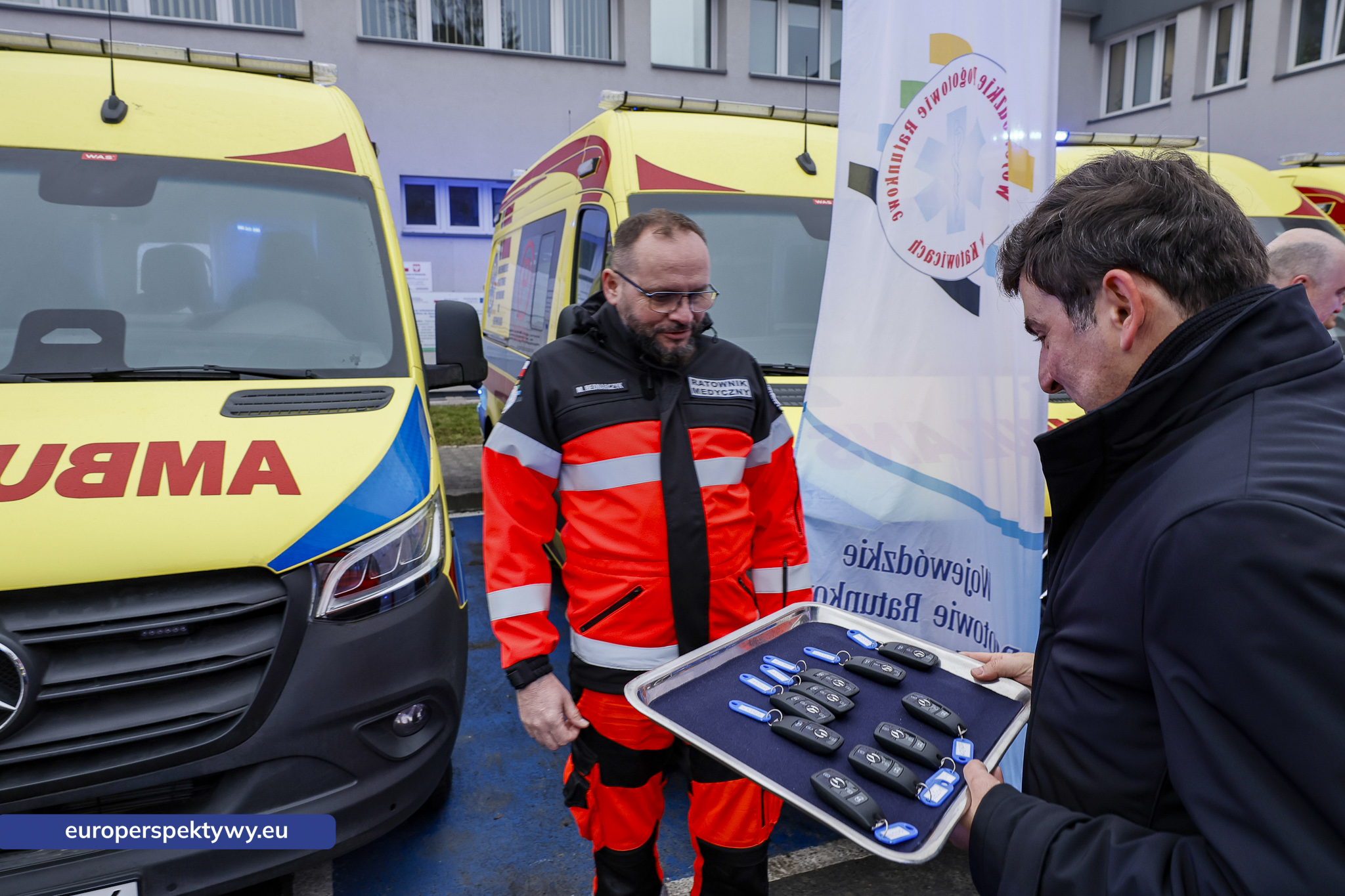 Europerspektywy Nowoczesne karetki dla WPR Katowice – 21 nowych ambulansów zasiliło system ratownictwa w regionie