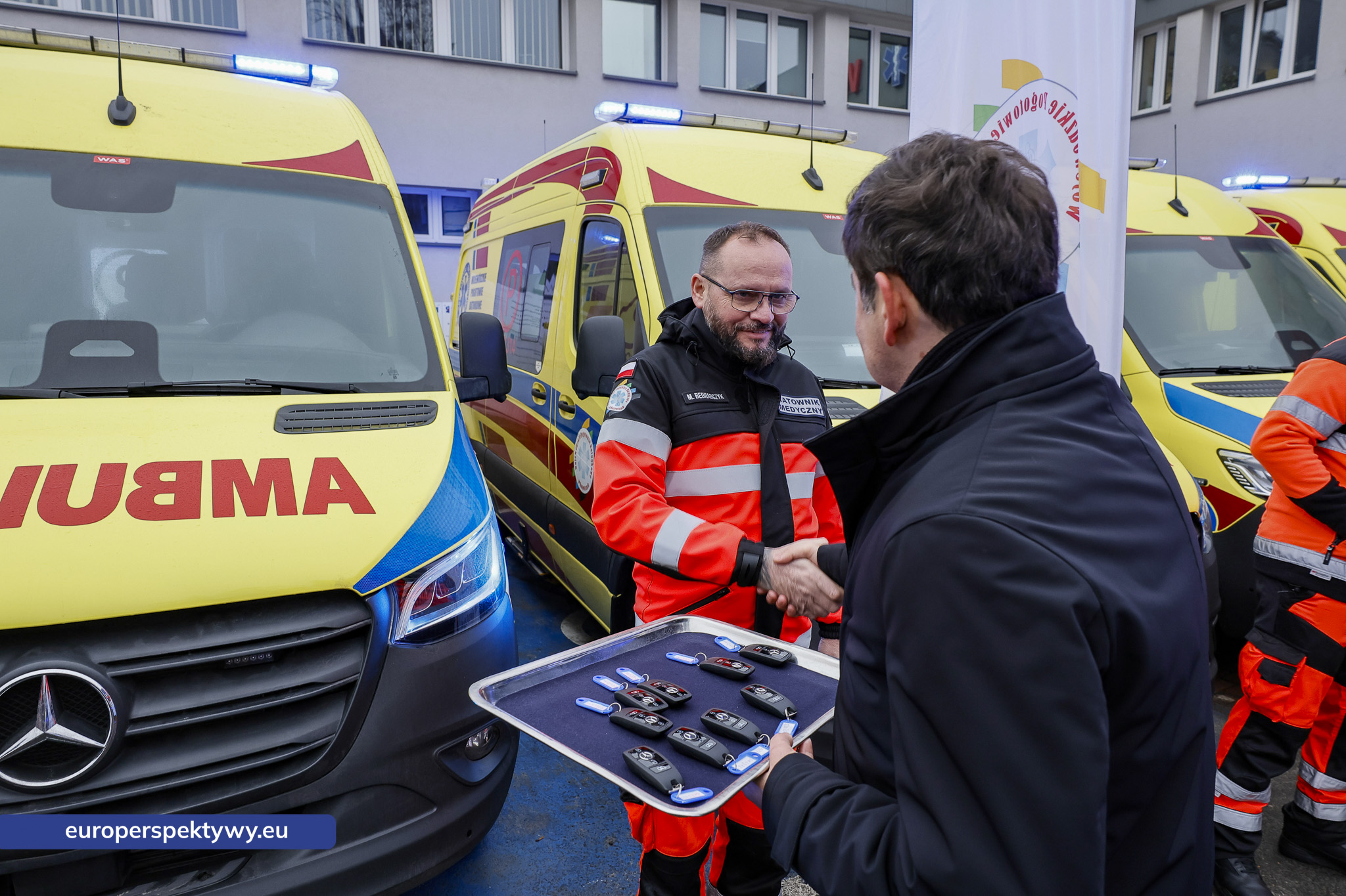 Europerspektywy Nowoczesne karetki dla WPR Katowice – 21 nowych ambulansów zasiliło system ratownictwa w regionie