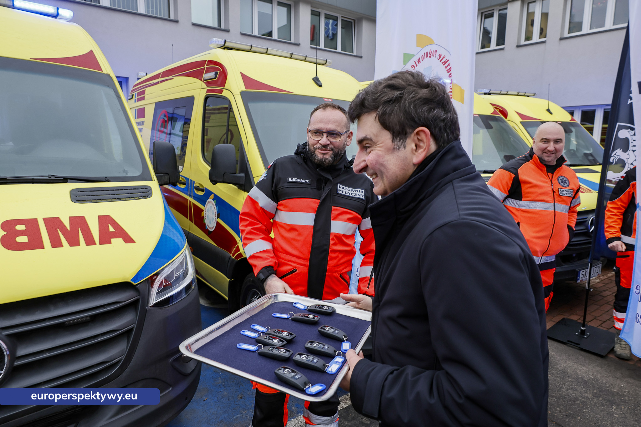 Europerspektywy Nowoczesne karetki dla WPR Katowice – 21 nowych ambulansów zasiliło system ratownictwa w regionie