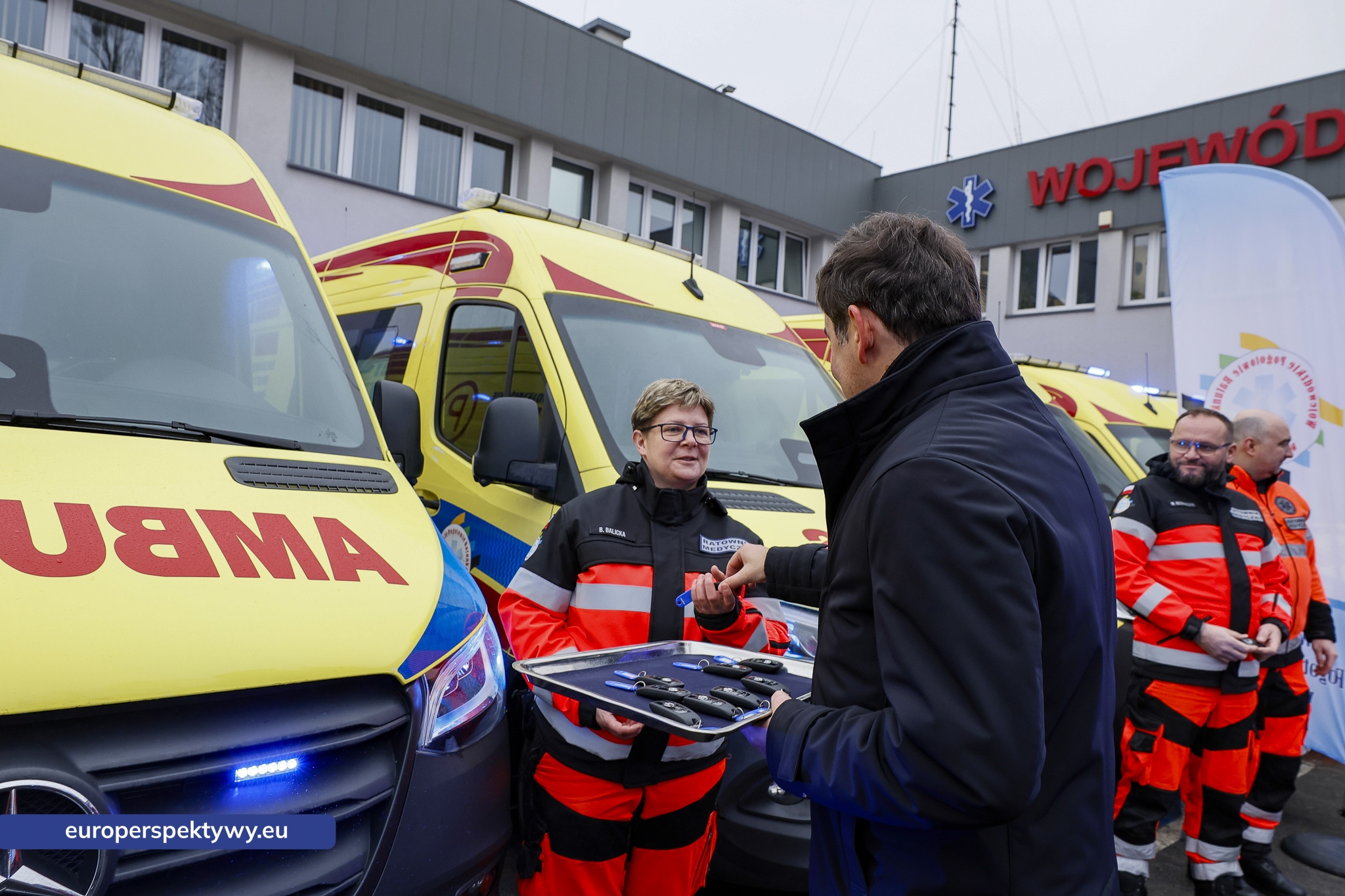 Europerspektywy Nowoczesne karetki dla WPR Katowice – 21 nowych ambulansów zasiliło system ratownictwa w regionie