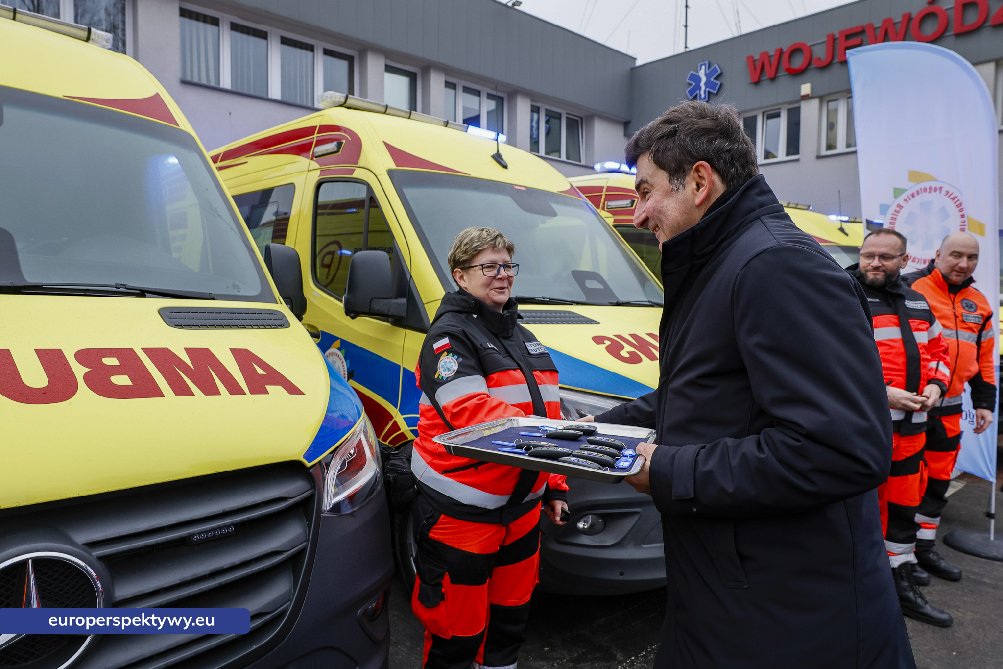 Europerspektywy Nowoczesne karetki dla WPR Katowice – 21 nowych ambulansów zasiliło system ratownictwa w regionie