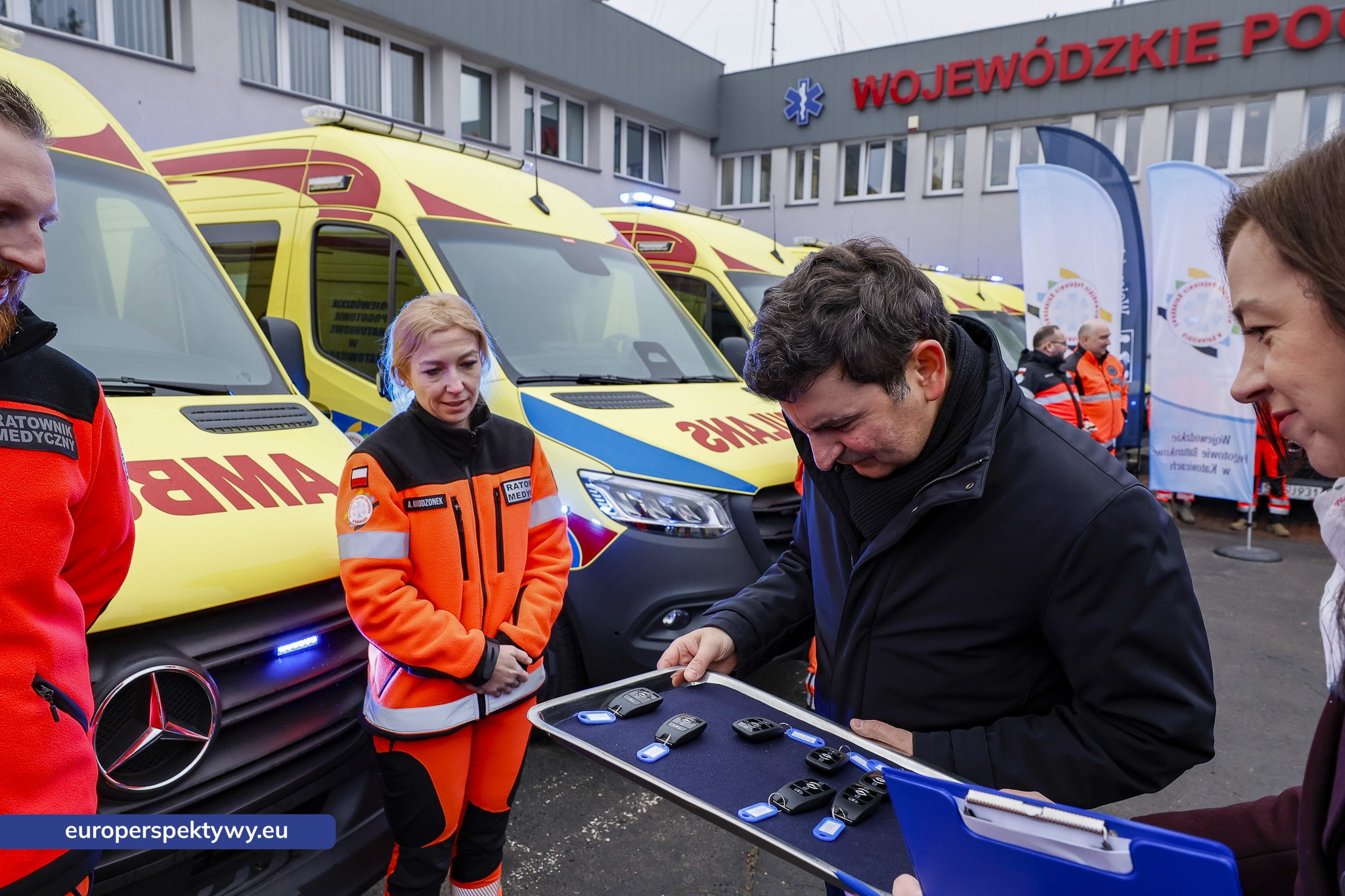 Europerspektywy Nowoczesne karetki dla WPR Katowice – 21 nowych ambulansów zasiliło system ratownictwa w regionie