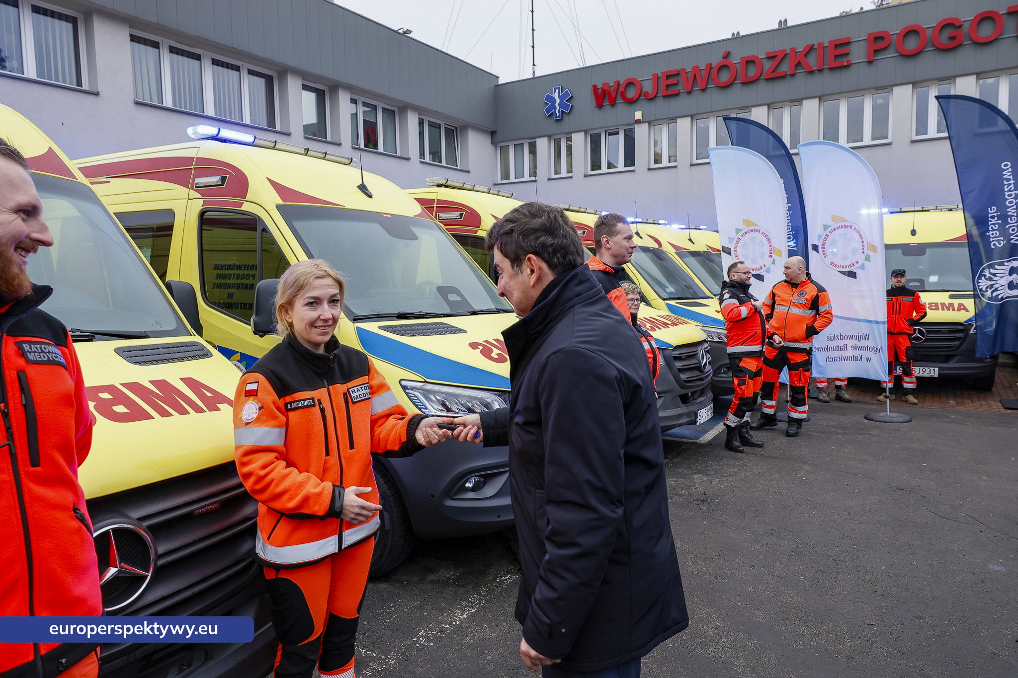 Europerspektywy Nowoczesne karetki dla WPR Katowice – 21 nowych ambulansów zasiliło system ratownictwa w regionie