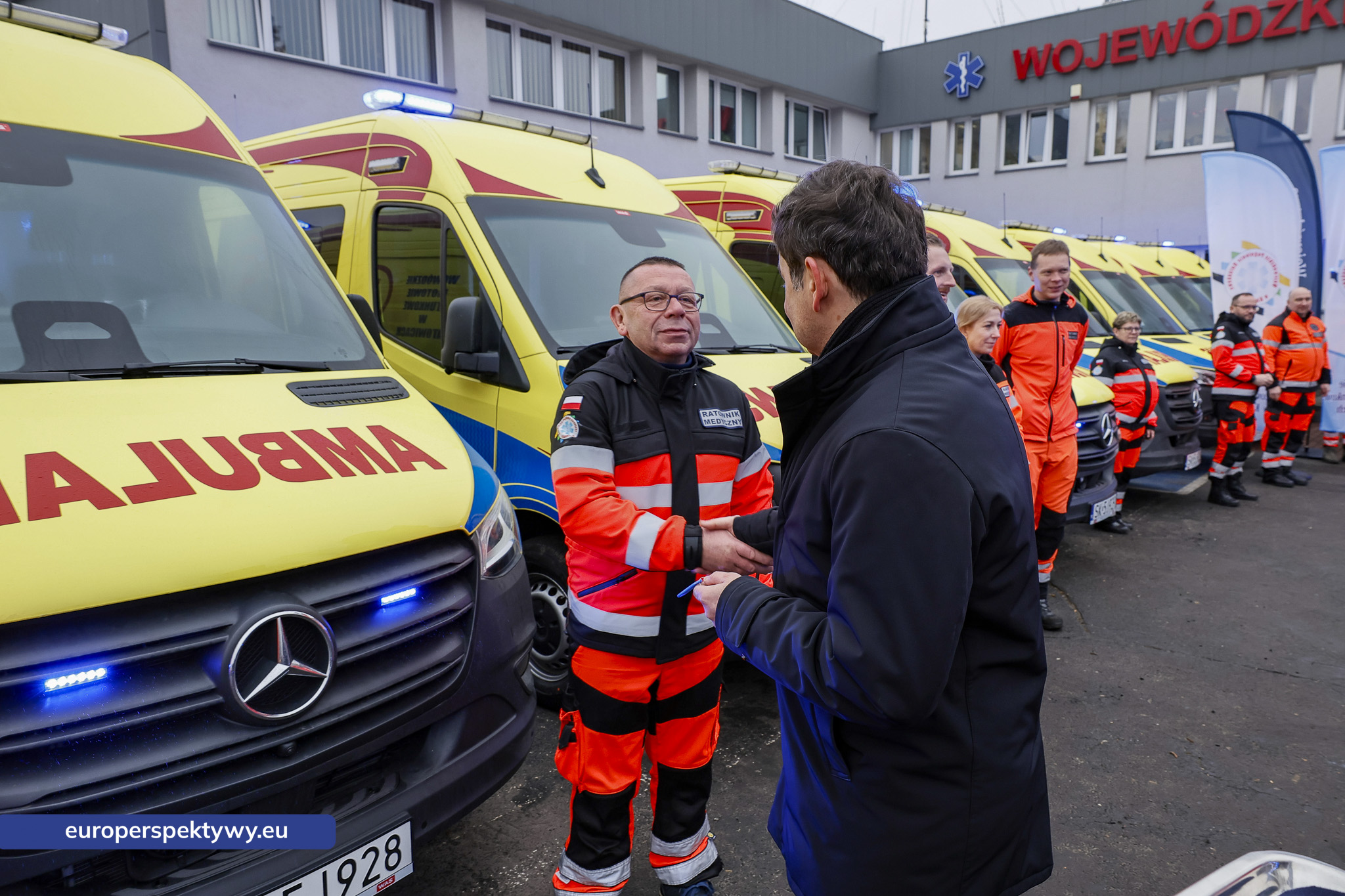 Europerspektywy Nowoczesne karetki dla WPR Katowice – 21 nowych ambulansów zasiliło system ratownictwa w regionie