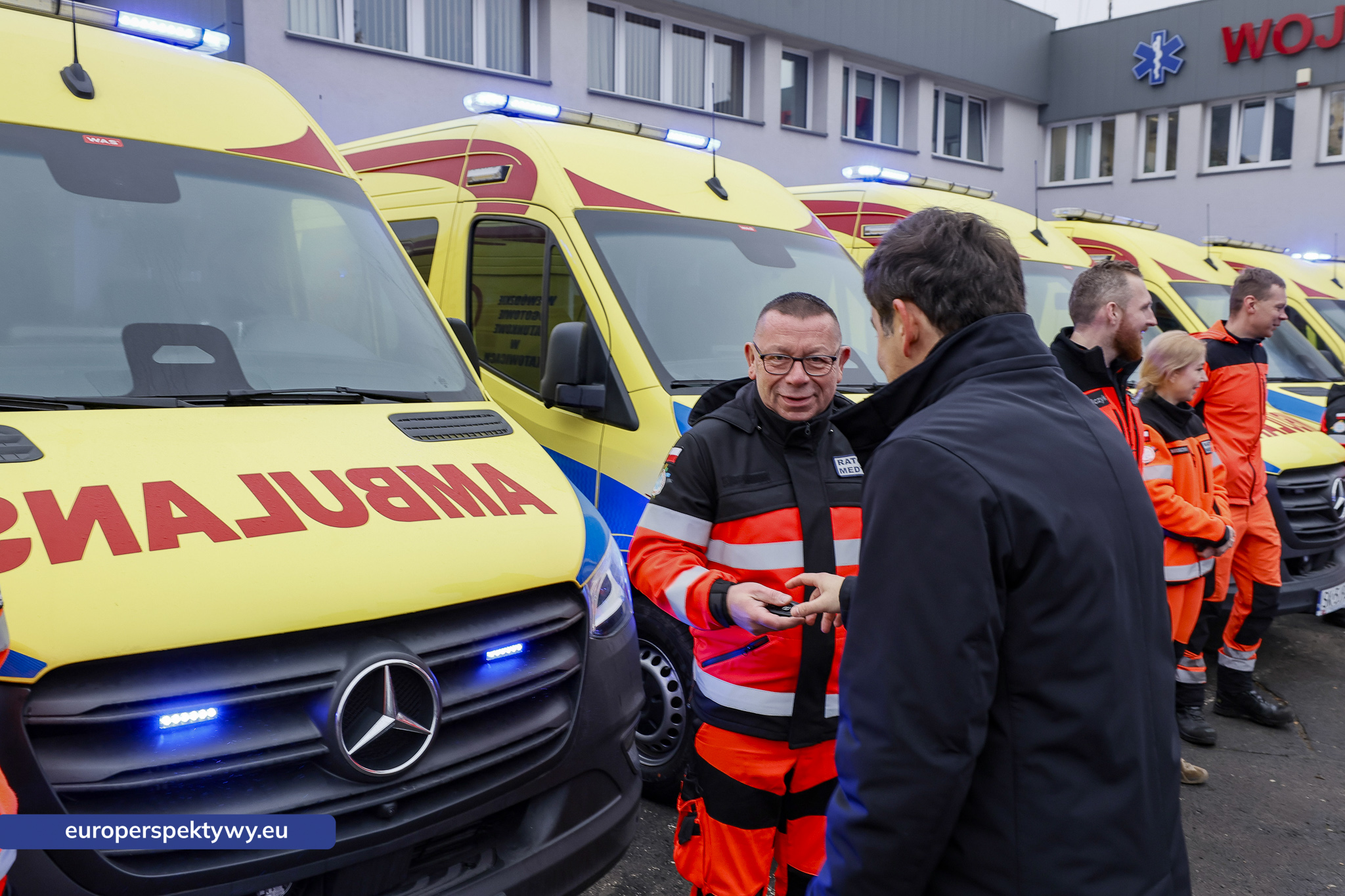 Europerspektywy Nowoczesne karetki dla WPR Katowice – 21 nowych ambulansów zasiliło system ratownictwa w regionie