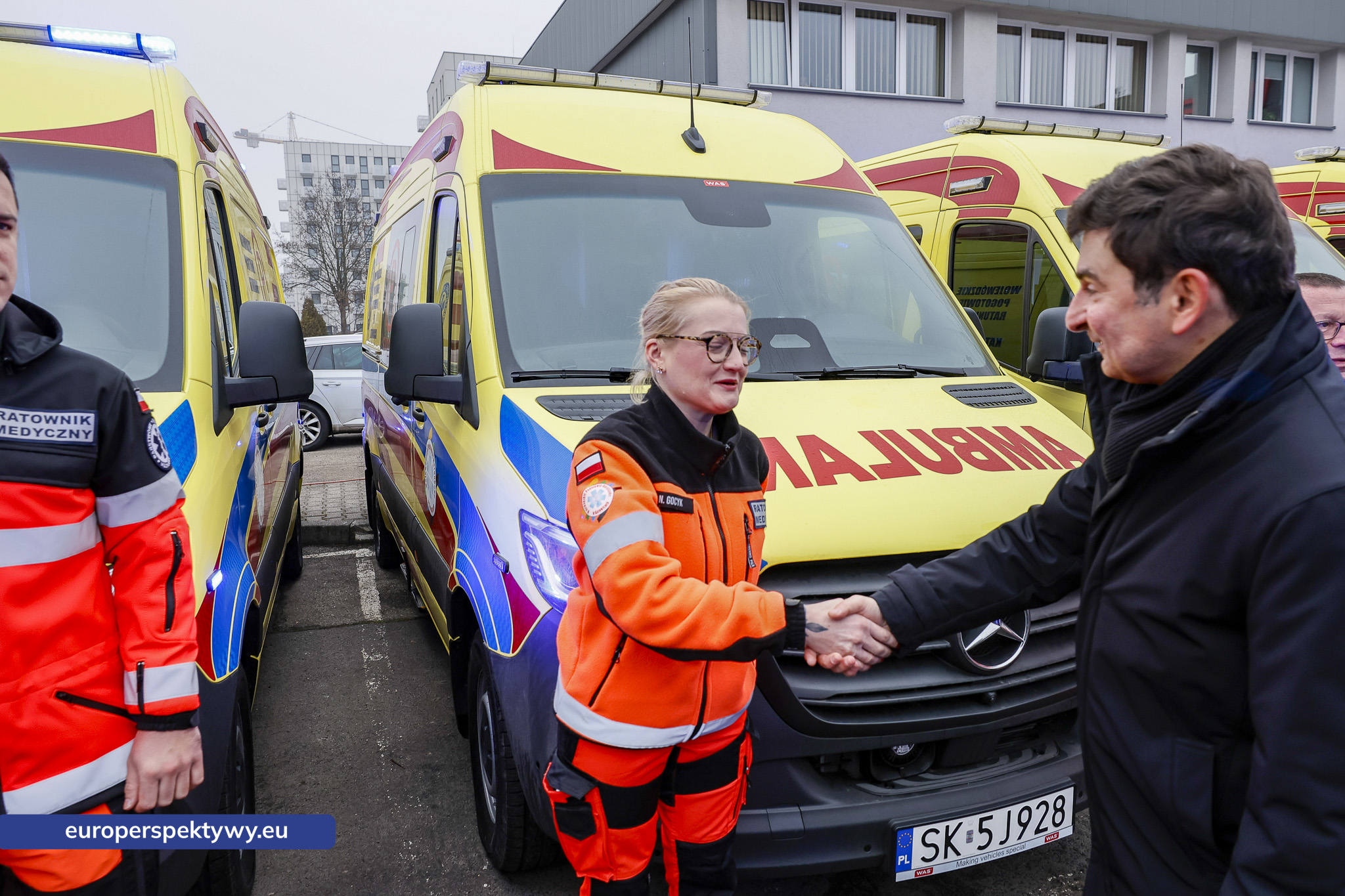 Europerspektywy Nowoczesne karetki dla WPR Katowice – 21 nowych ambulansów zasiliło system ratownictwa w regionie