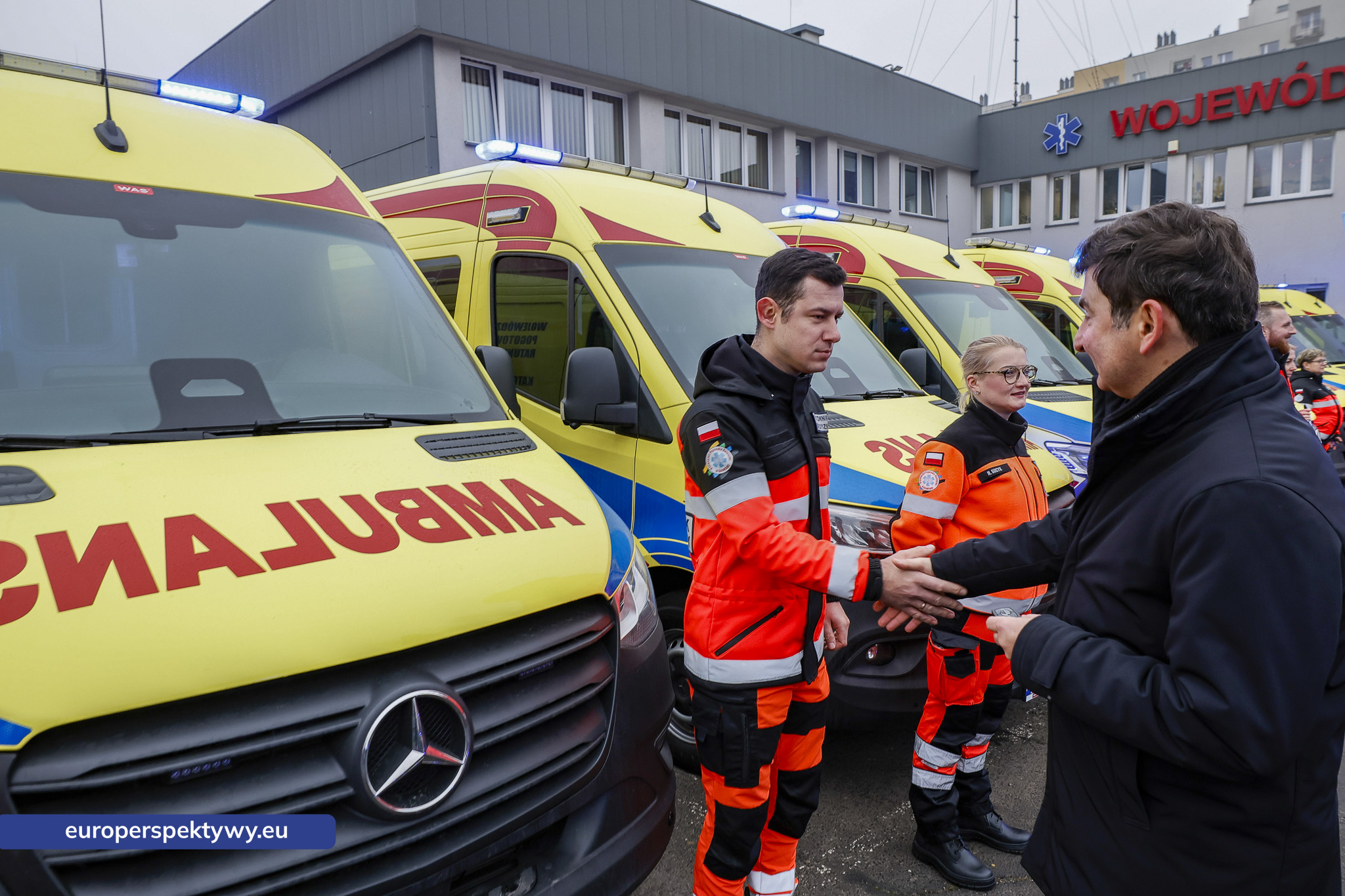 Europerspektywy Nowoczesne karetki dla WPR Katowice – 21 nowych ambulansów zasiliło system ratownictwa w regionie