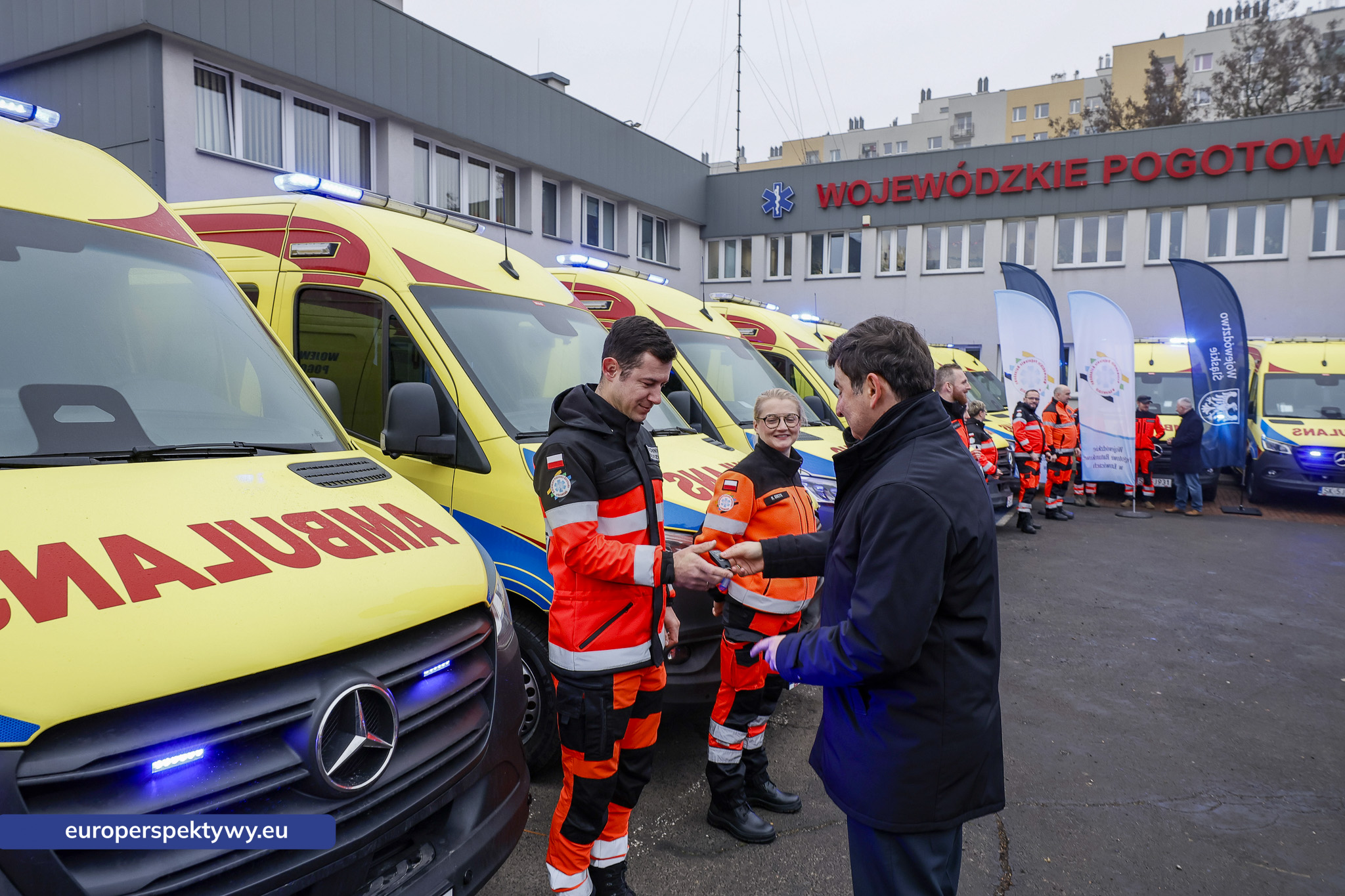 Europerspektywy Nowoczesne karetki dla WPR Katowice – 21 nowych ambulansów zasiliło system ratownictwa w regionie