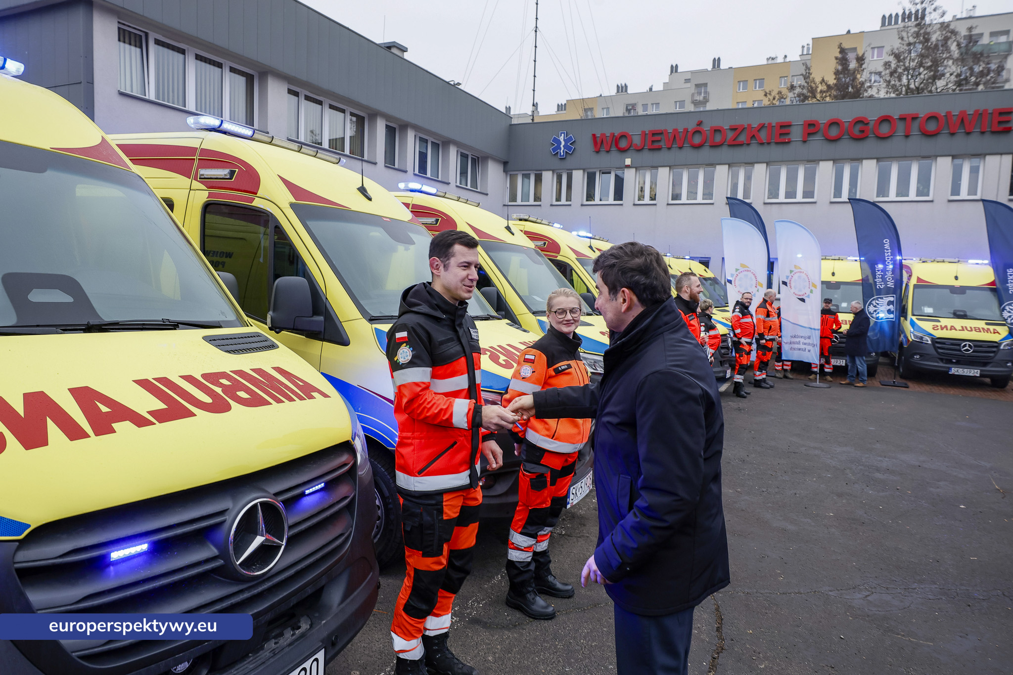 Europerspektywy Nowoczesne karetki dla WPR Katowice – 21 nowych ambulansów zasiliło system ratownictwa w regionie