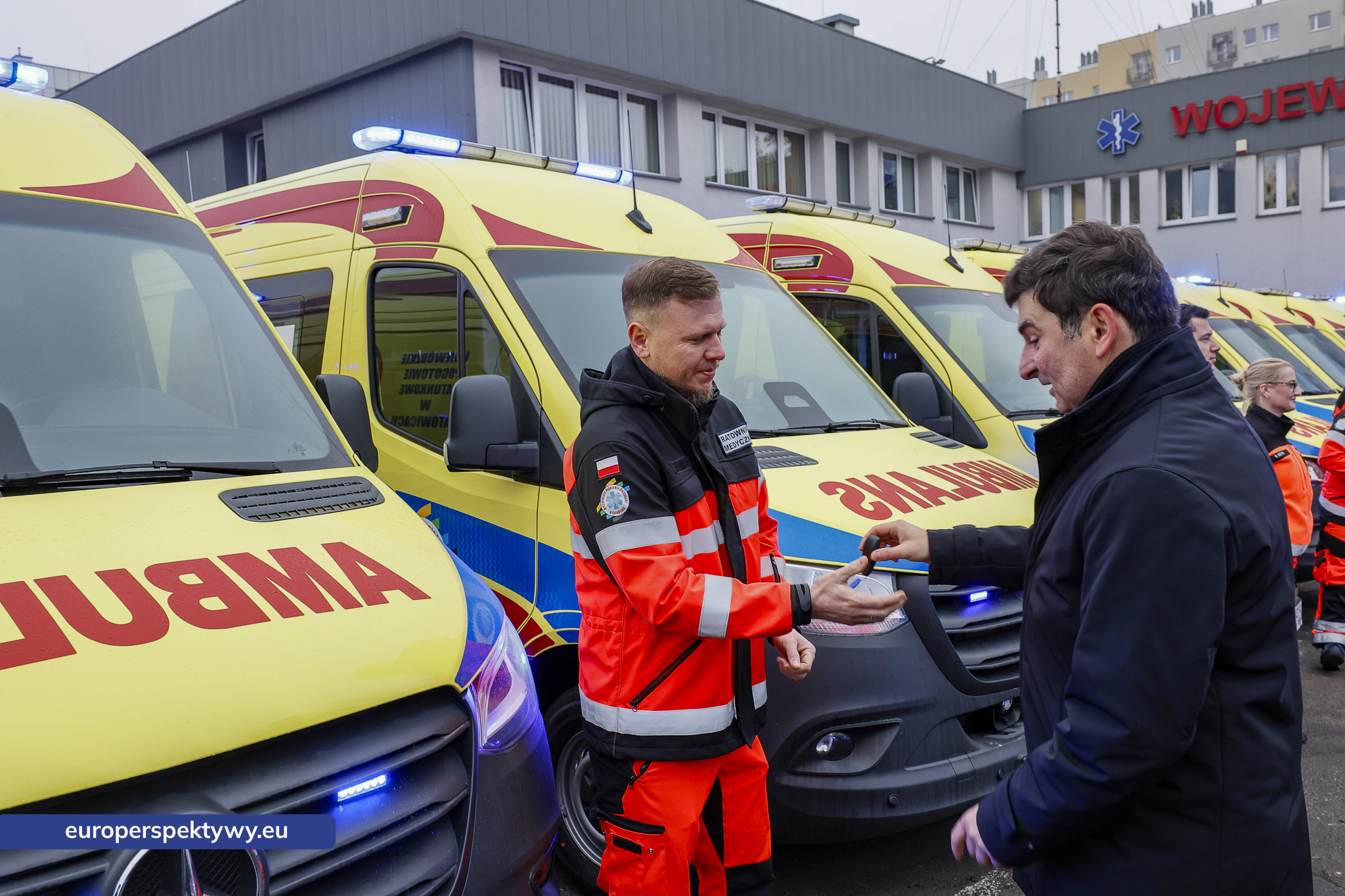 Europerspektywy Nowoczesne karetki dla WPR Katowice – 21 nowych ambulansów zasiliło system ratownictwa w regionie