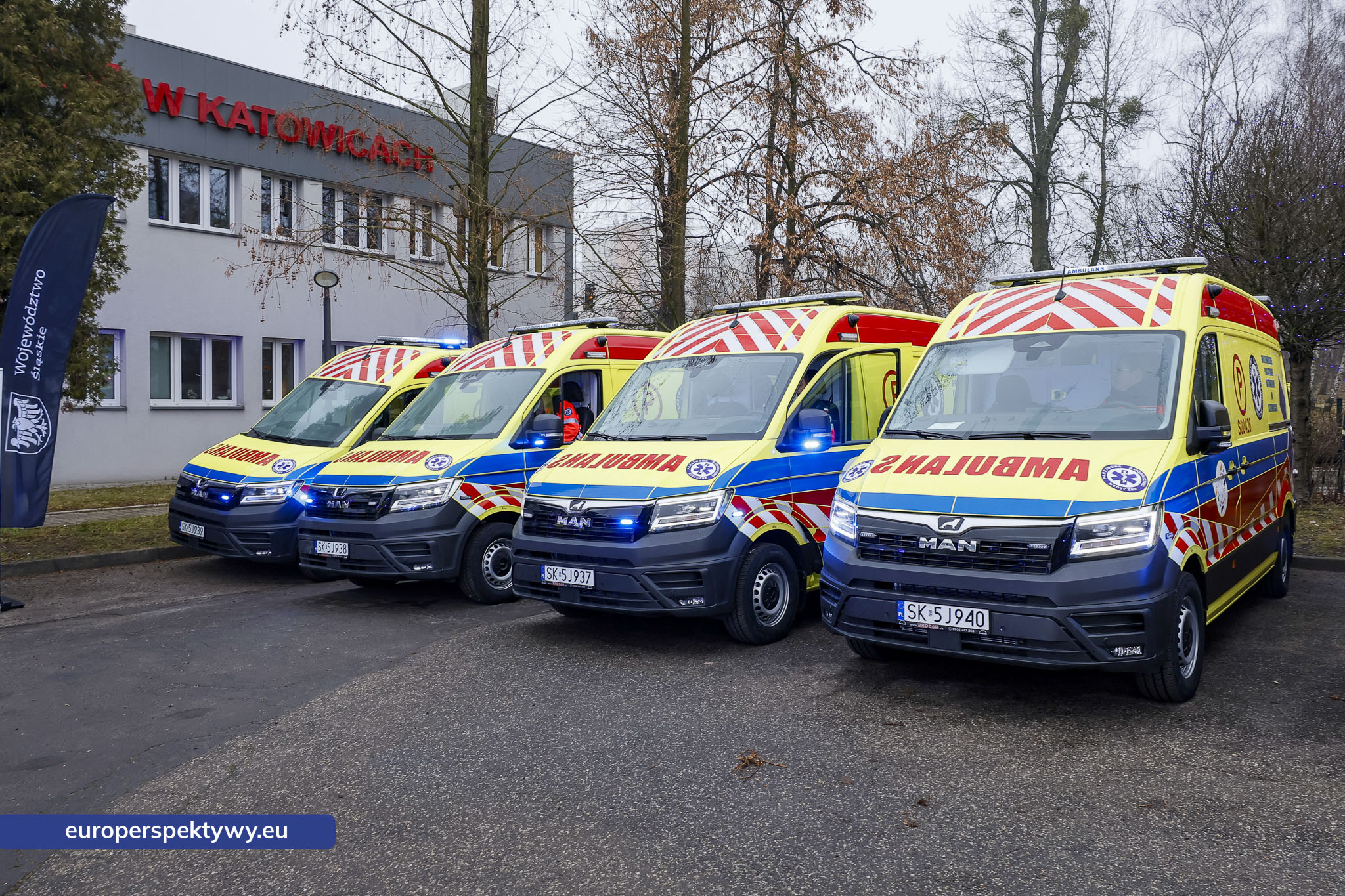 Europerspektywy Nowoczesne karetki dla WPR Katowice – 21 nowych ambulansów zasiliło system ratownictwa w regionie