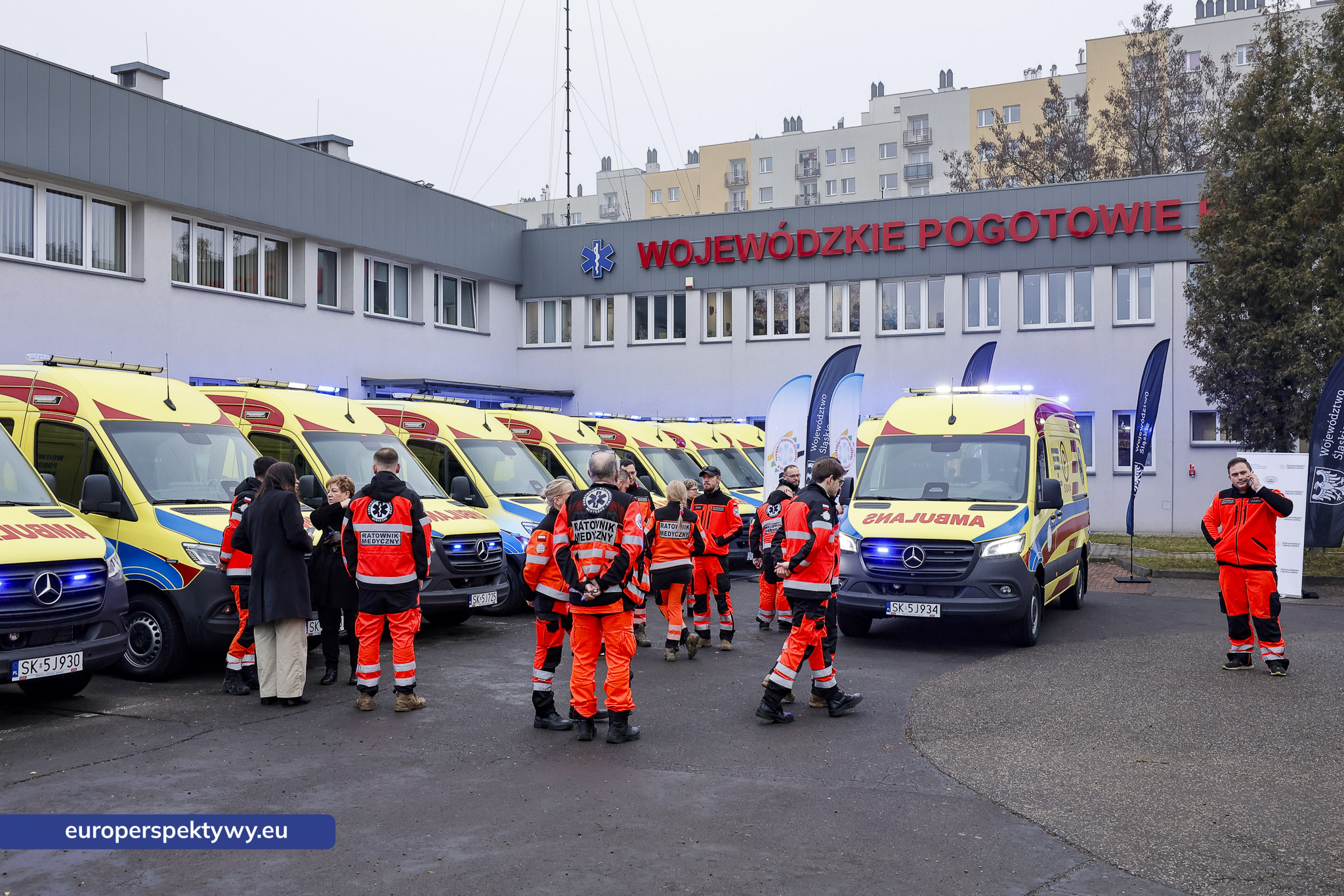 Europerspektywy Nowoczesne karetki dla WPR Katowice – 21 nowych ambulansów zasiliło system ratownictwa w regionie