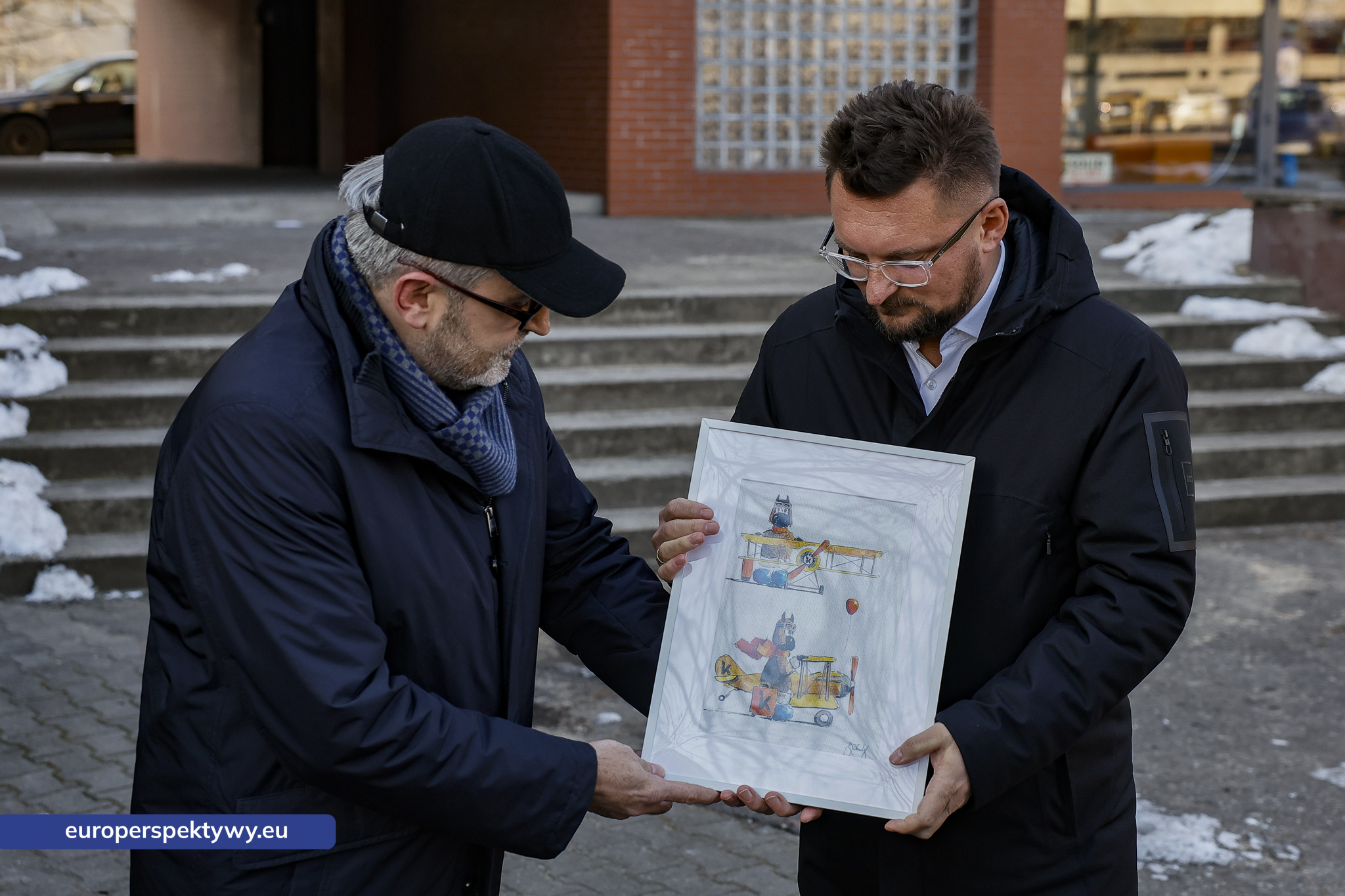Europerspektywy Bebok „Fliguś” przed siedzibą GTL w Katowicach. Lotniczy akcent na miejskim szlaku figurek