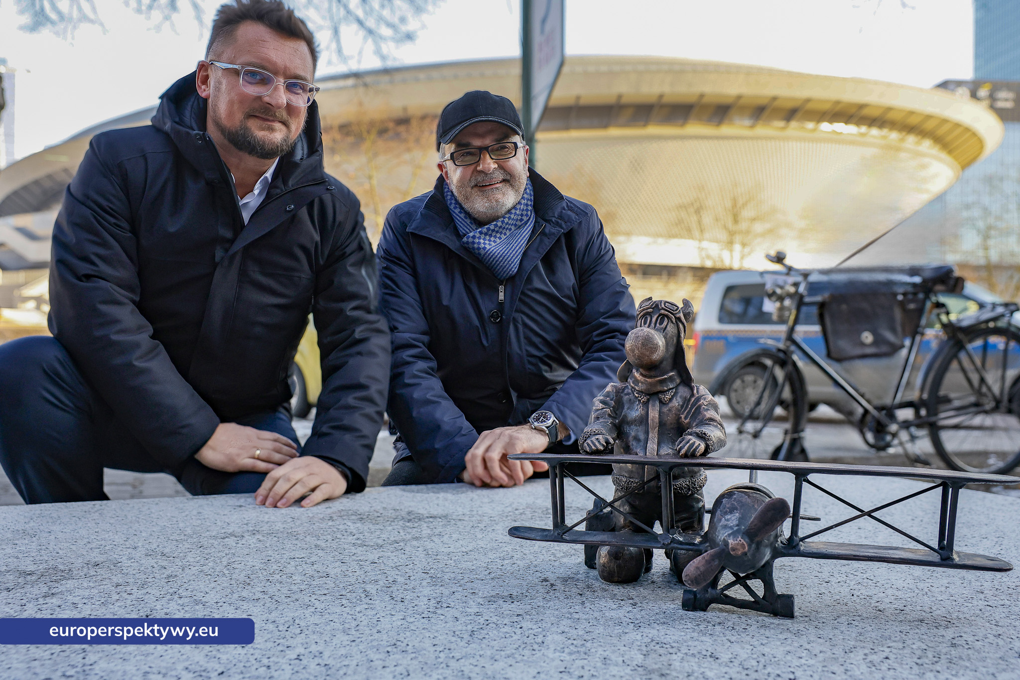Bebok „Fliguś” przed siedzibą GTL S.A.
