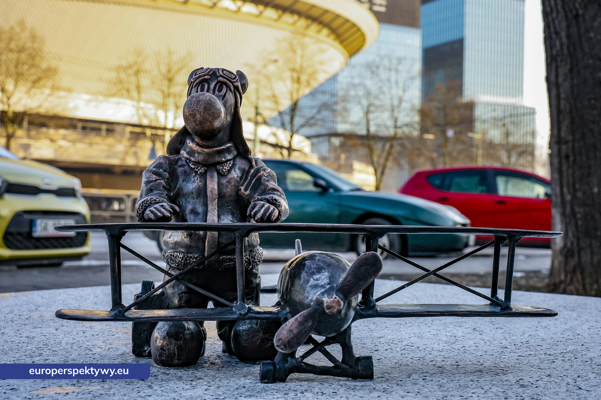 Bebok „Fliguś” przed siedzibą GTL S.A.