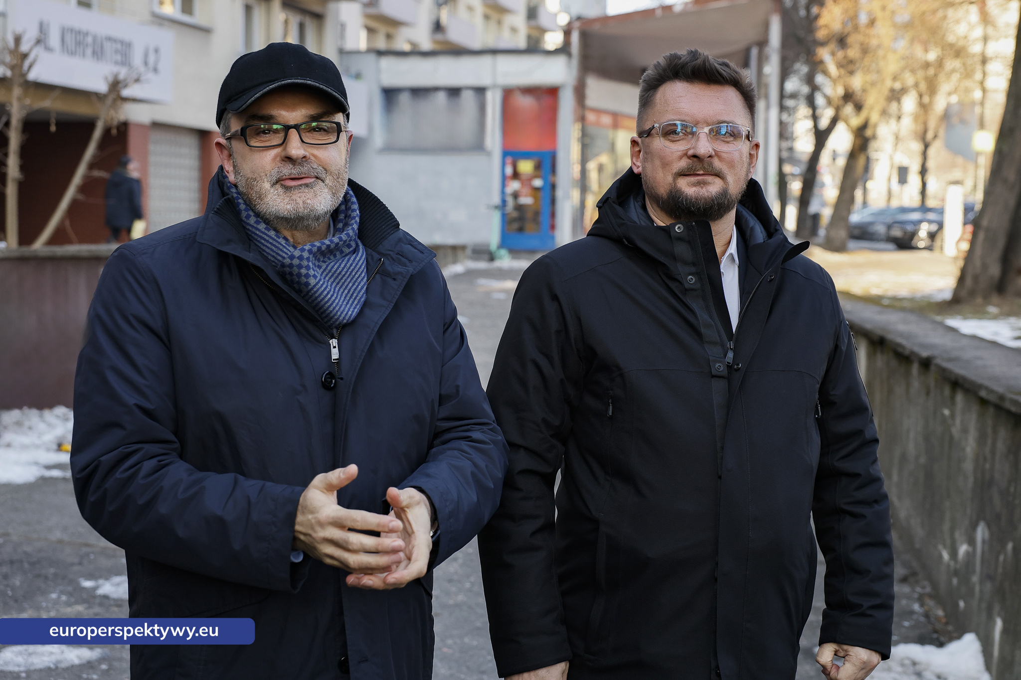 Europerspektywy Bebok „Fliguś” przed siedzibą GTL w Katowicach. Lotniczy akcent na miejskim szlaku figurek