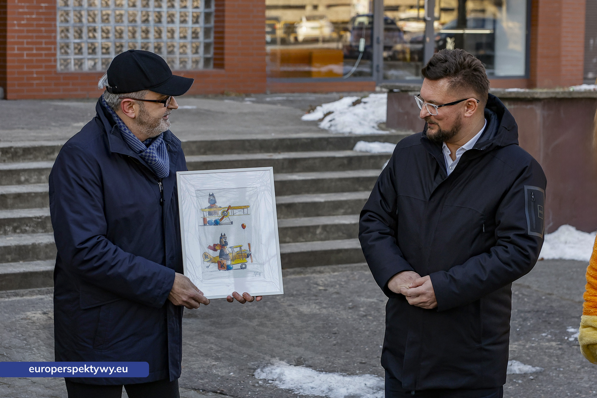 Europerspektywy Bebok „Fliguś” przed siedzibą GTL w Katowicach. Lotniczy akcent na miejskim szlaku figurek