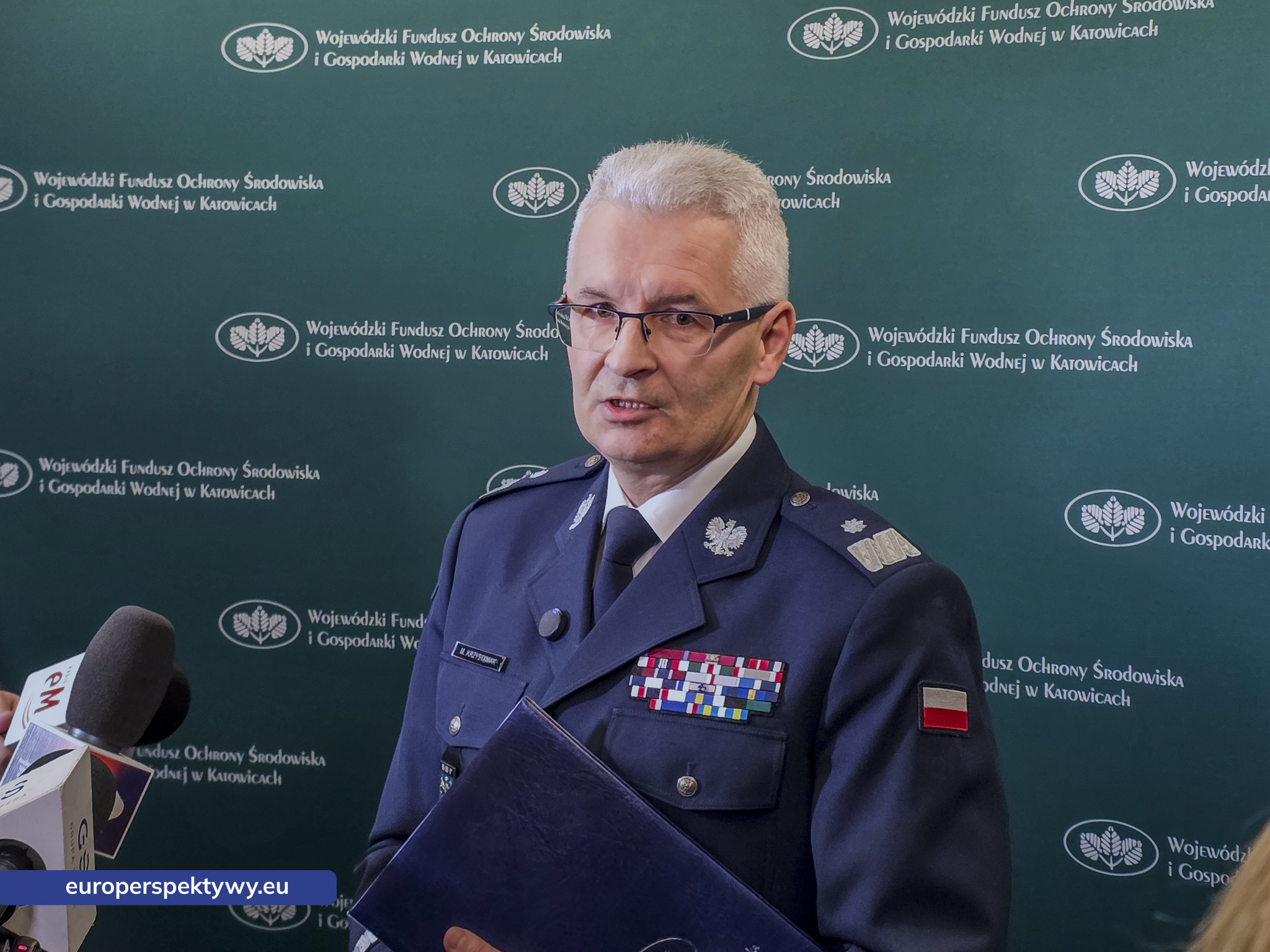 WFOŚiGW Umowa Komendant Wojewódzki Policji Nowe Radiowozy-120630 Europerspektywy WFOŚiGW przeznacza 4,8 mln zł na nowe radiowozy hybrydowe dla śląskiej policji