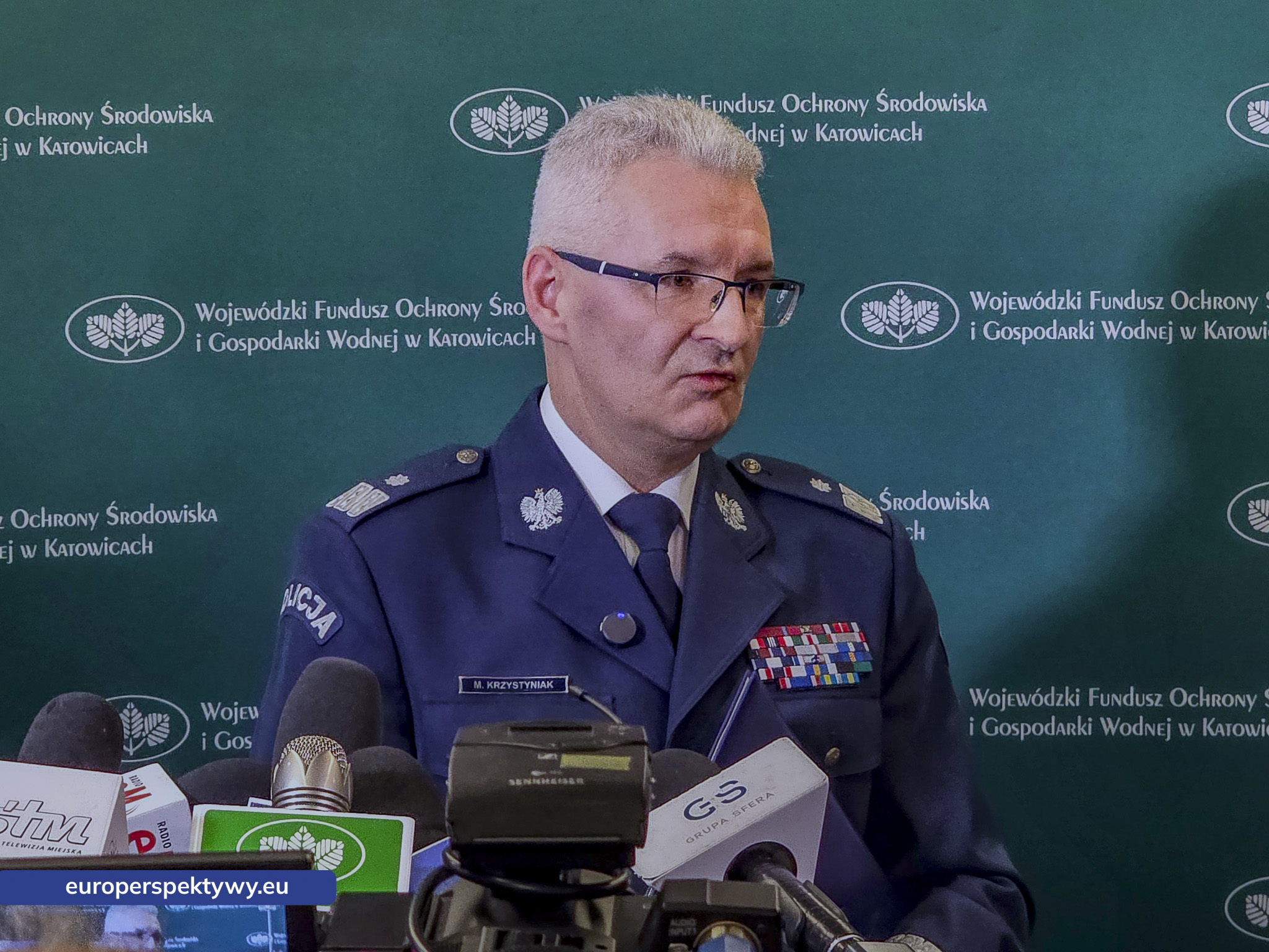 WFOŚiGW Umowa Komendant Wojewódzki Policji Nowe Radiowozy-121204 Europerspektywy WFOŚiGW przeznacza 4,8 mln zł na nowe radiowozy hybrydowe dla śląskiej policji