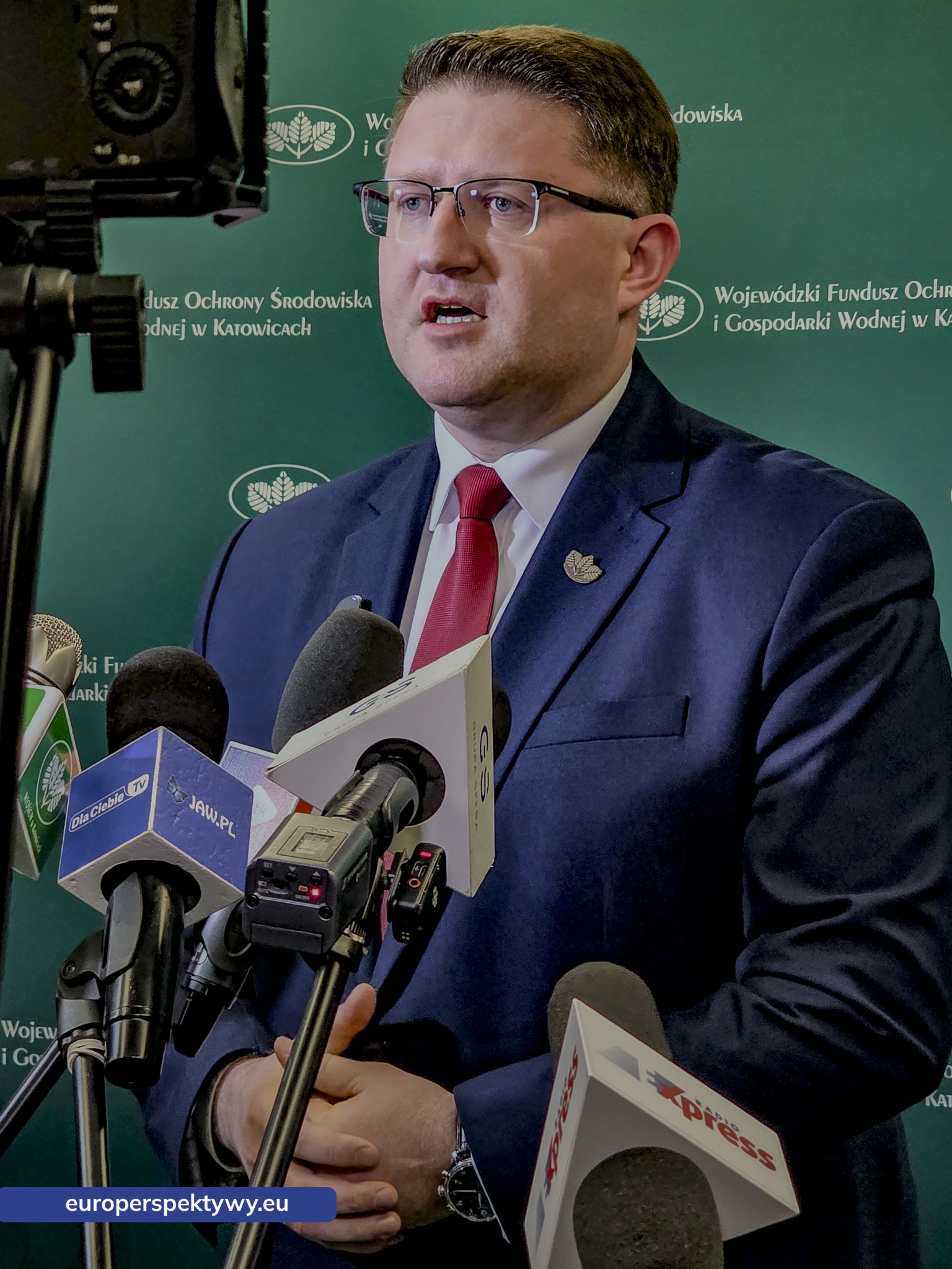 WFOŚiGW Umowa Komendant Wojewódzki Policji Nowe Radiowozy--5 Europerspektywy WFOŚiGW przeznacza 4,8 mln zł na nowe radiowozy hybrydowe dla śląskiej policji